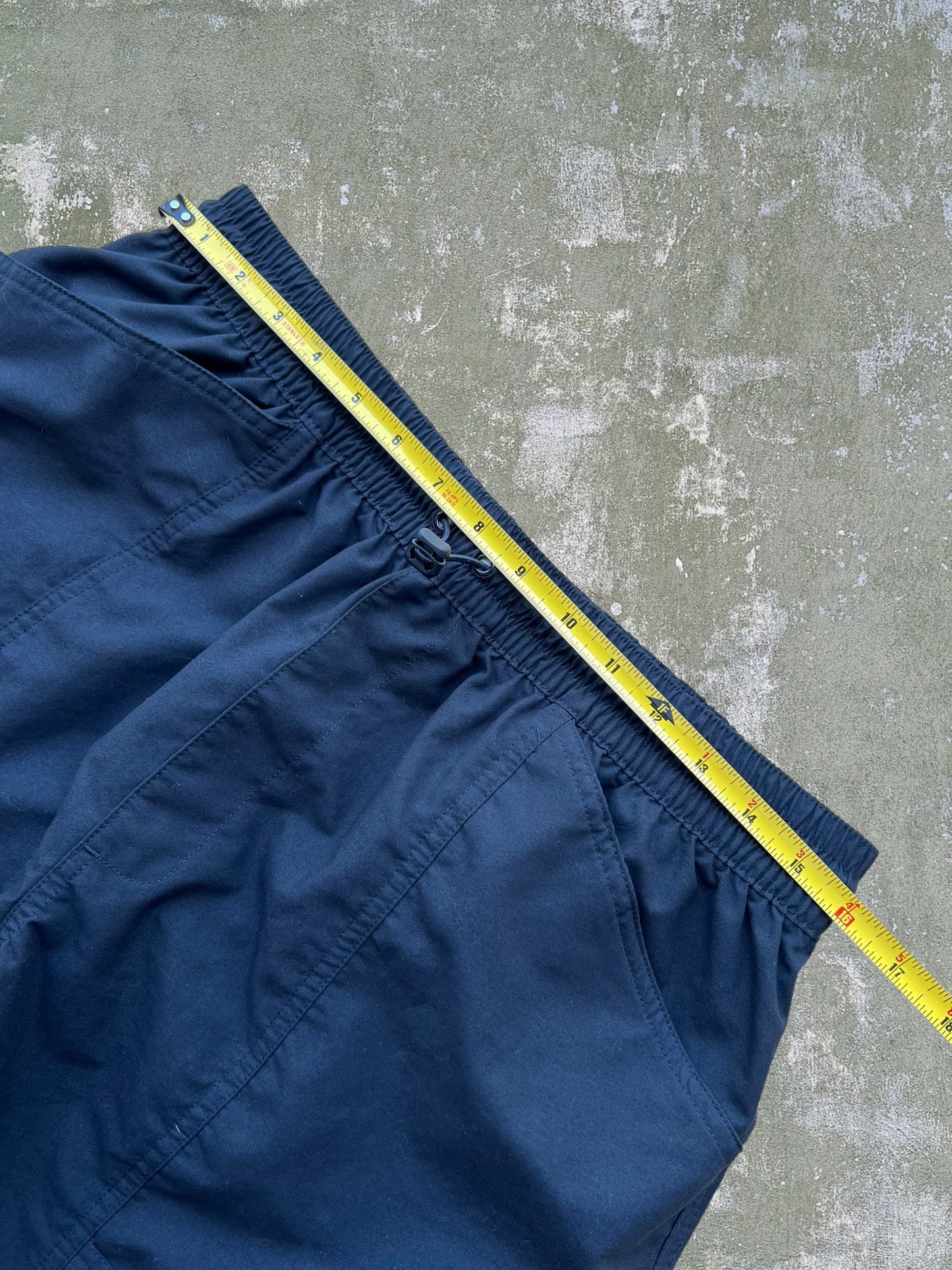 Early-2000s Nike Woven Cargo Shorts (L)