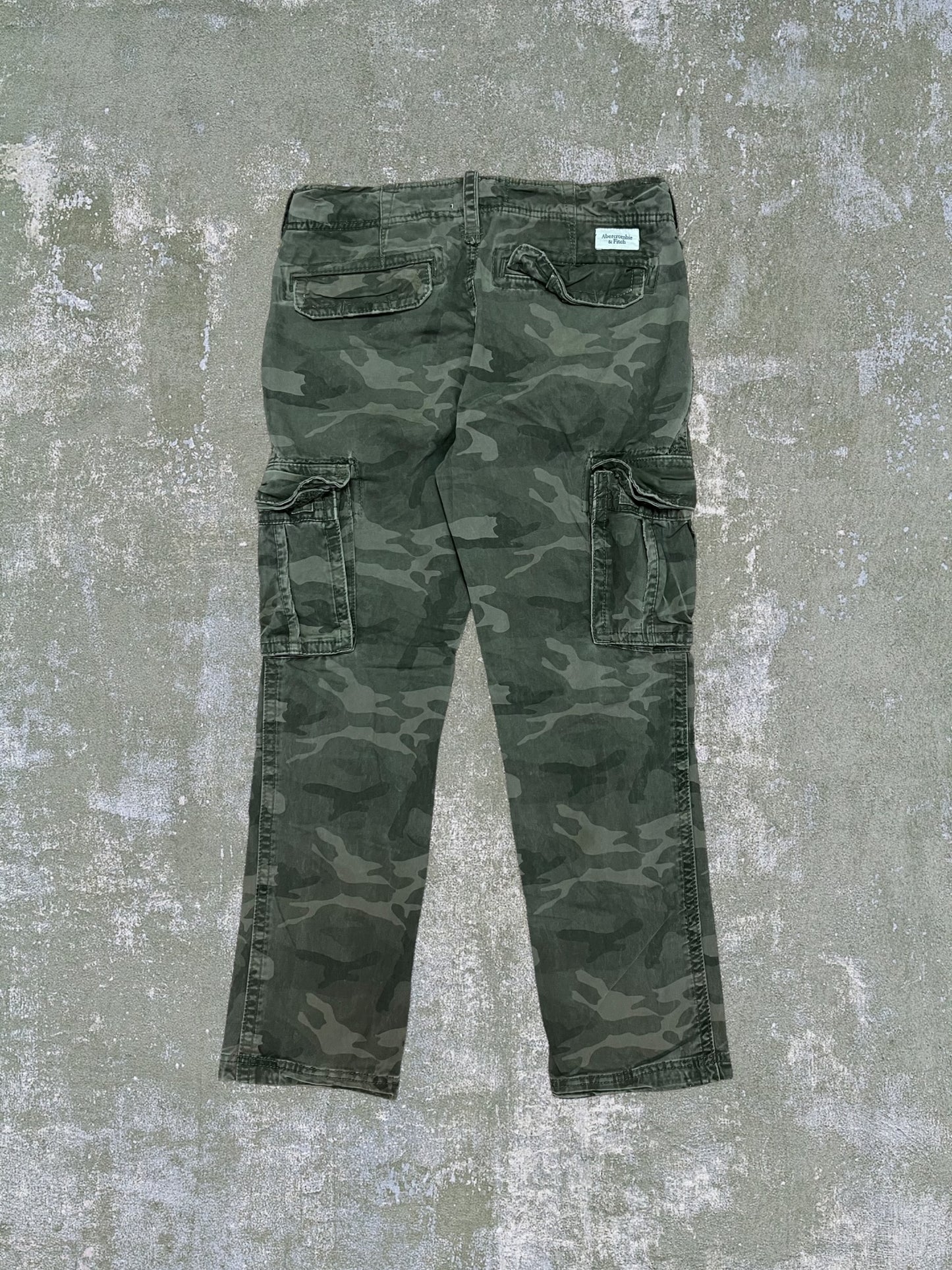 2000s/2010s Abercrombie & Fitch Camo Cargo Pants (31x30)
