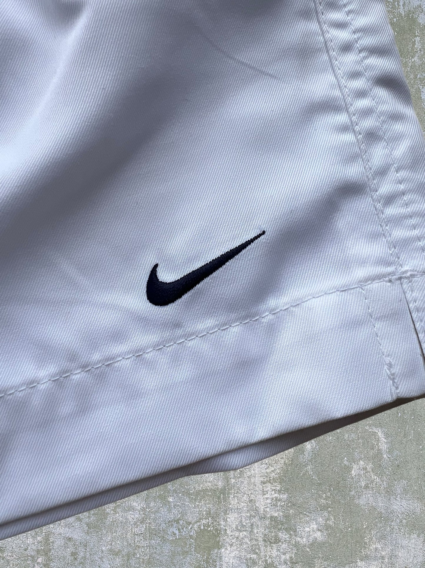 Early-2000s Nike Challenge Court Shorts (M)