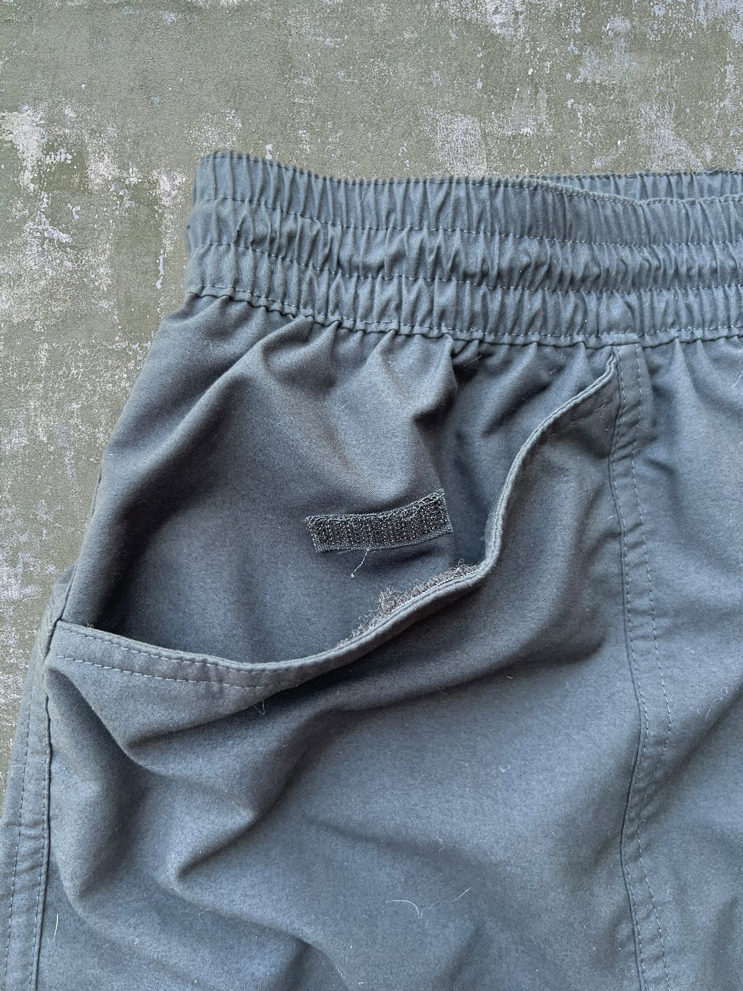 Early-2000s Nike Woven Cargo Shorts (L)