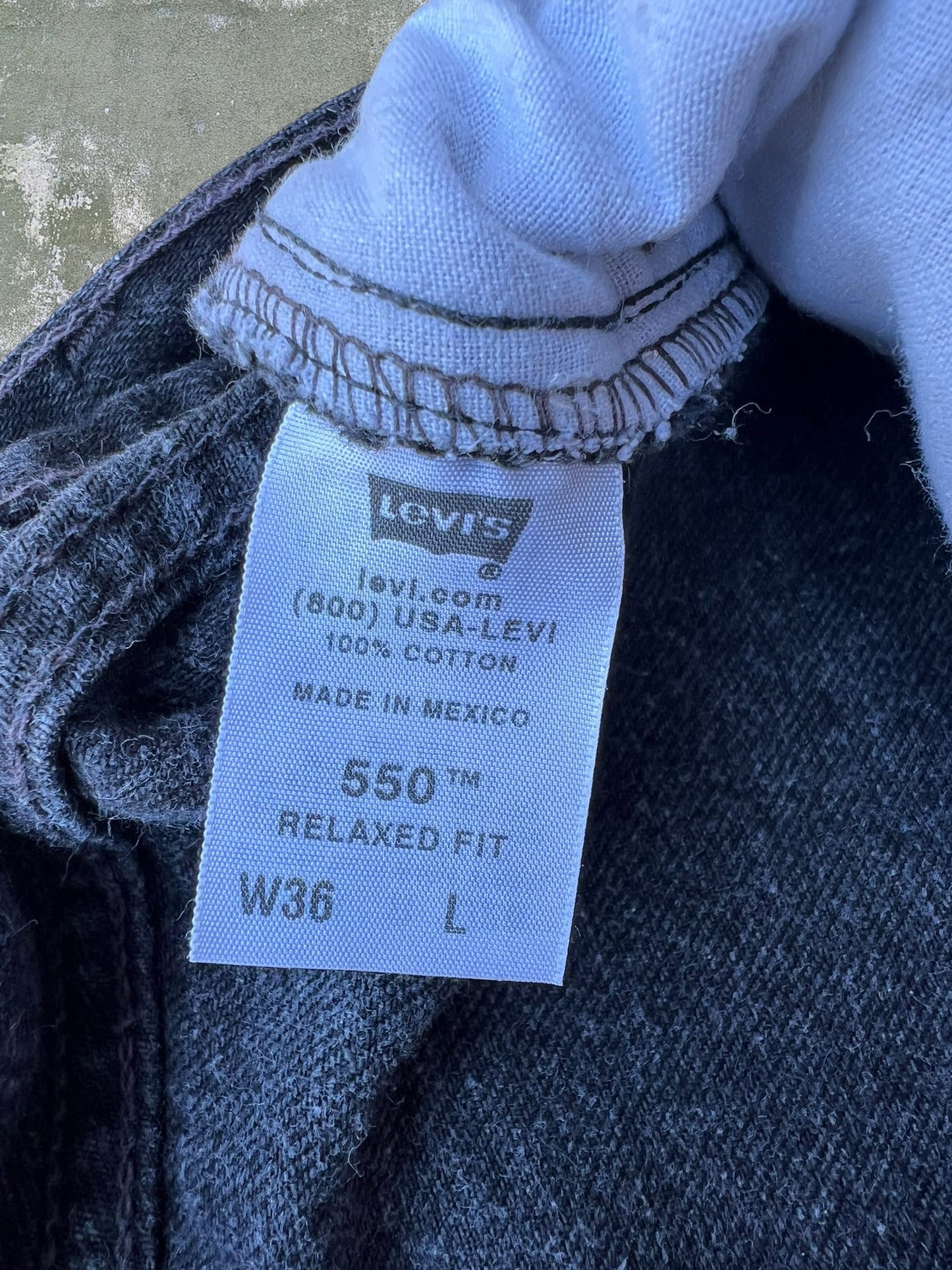 Early-2000s Levi’s 550 Jean Shorts (36)