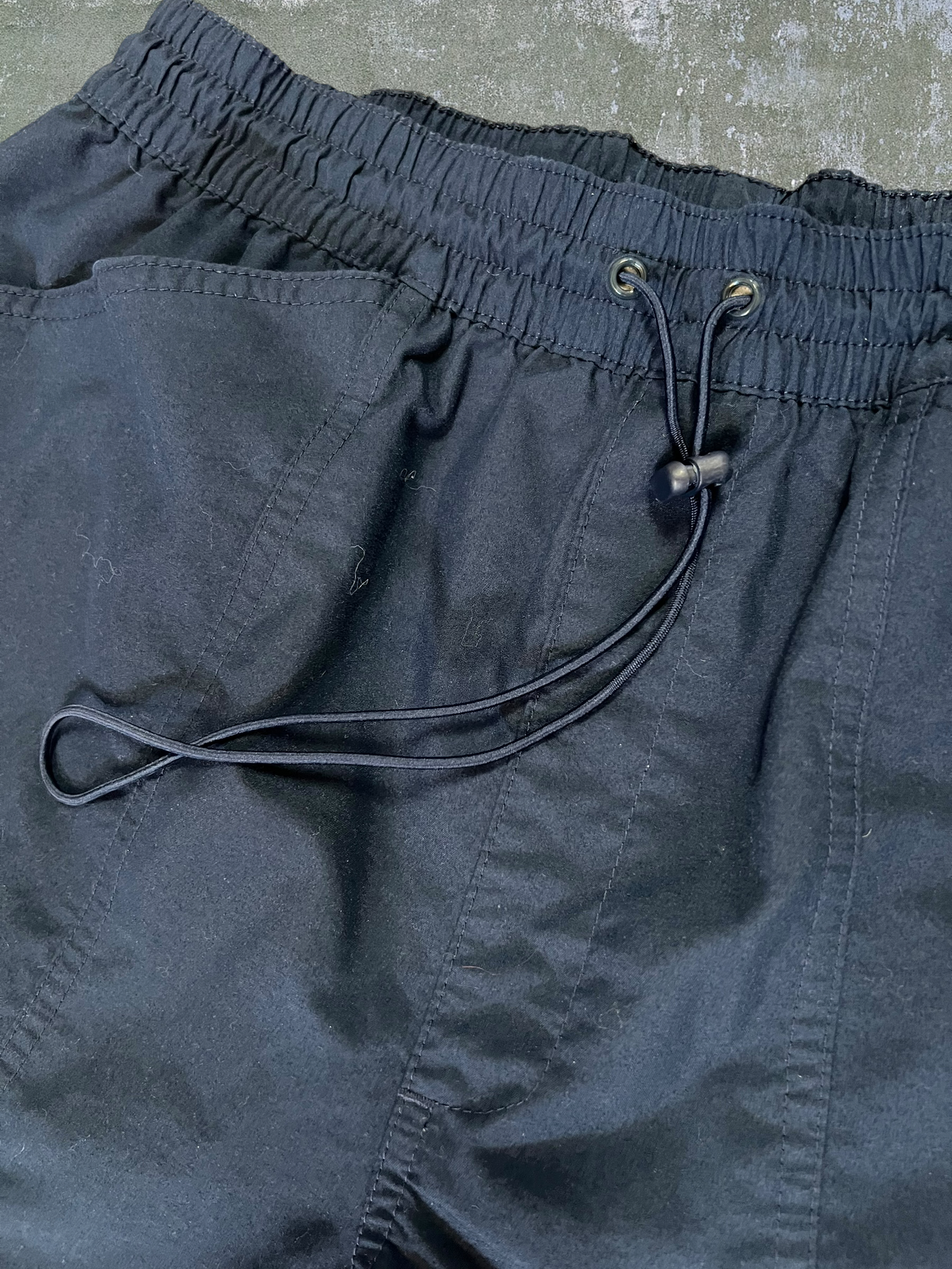 Early-2000s Nike Woven Cargo Shorts (M)