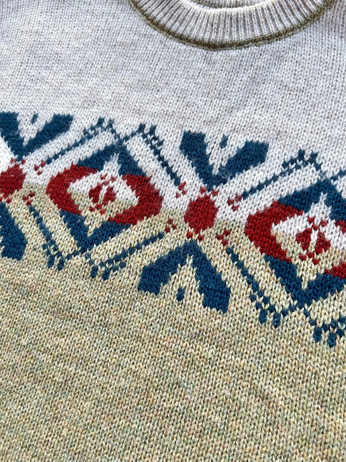 Vintage Patterned Wool Sweater (L)