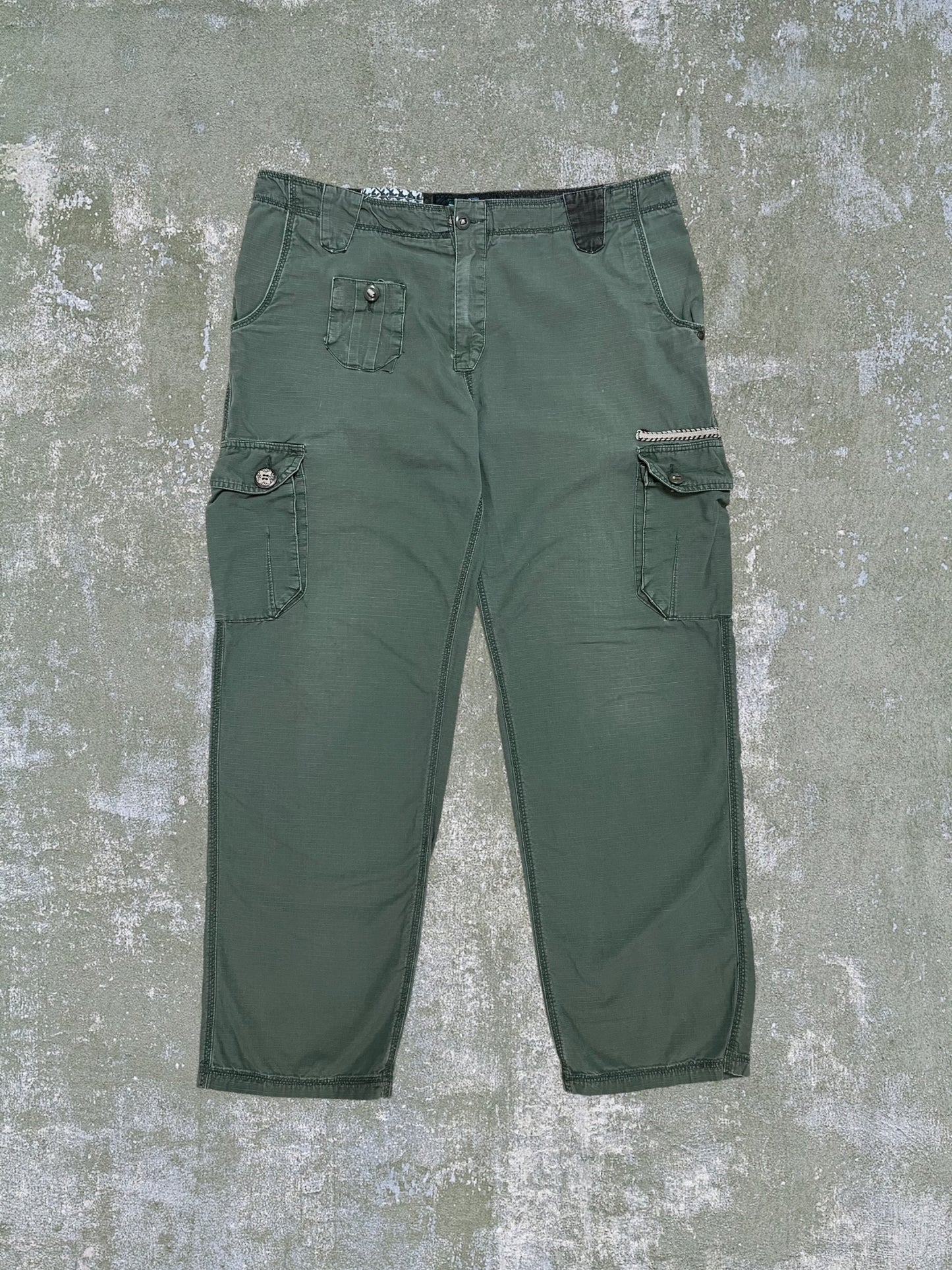 2000s Reef Cargo Pants (36)
