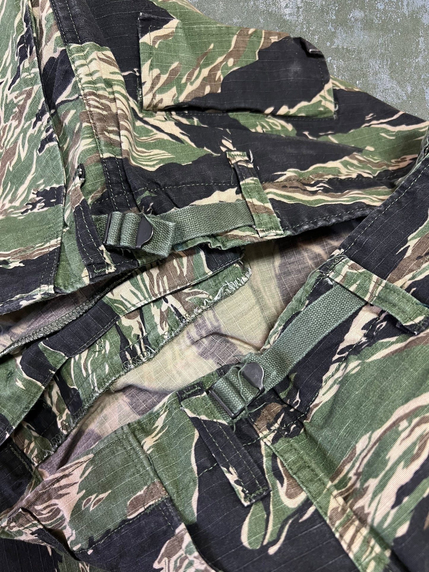2000s US Military Tiger Camo Combat Pants (XL)