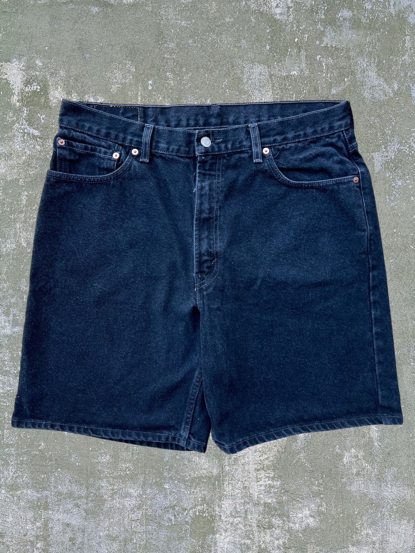 Early-2000s Levi’s 550 Jean Shorts (36)