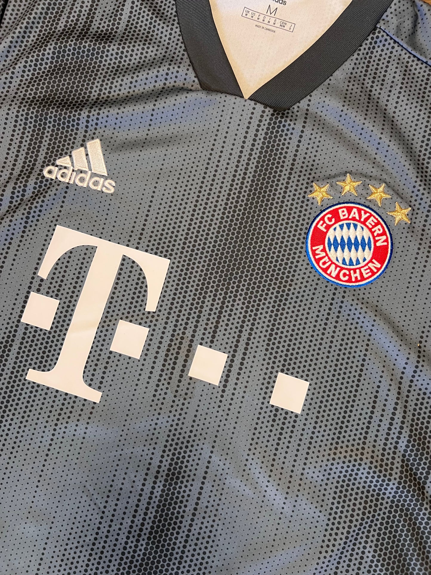 2018 Adidas FC Bayern Jersey (M)
