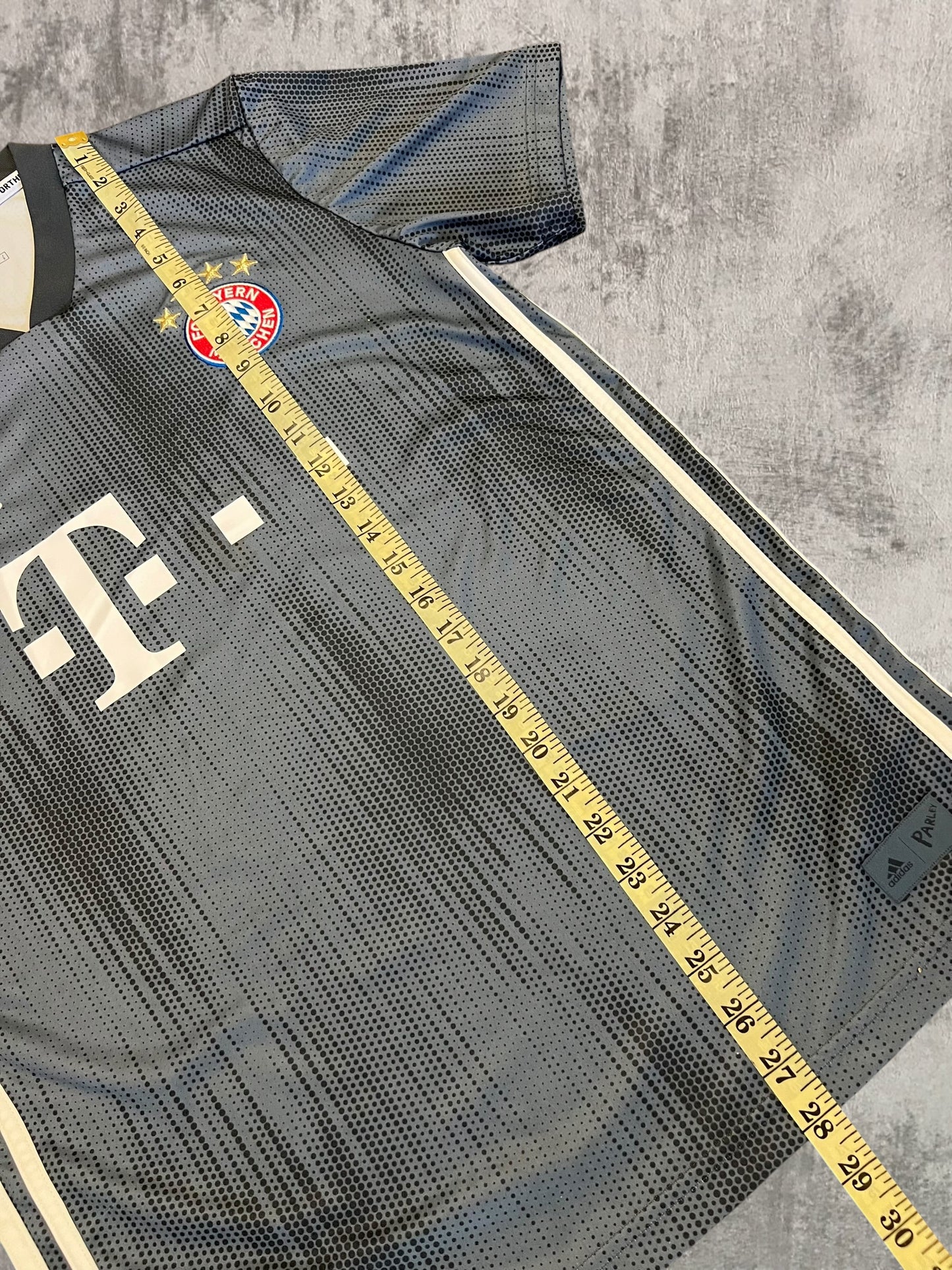 2018 Adidas FC Bayern Jersey (M)