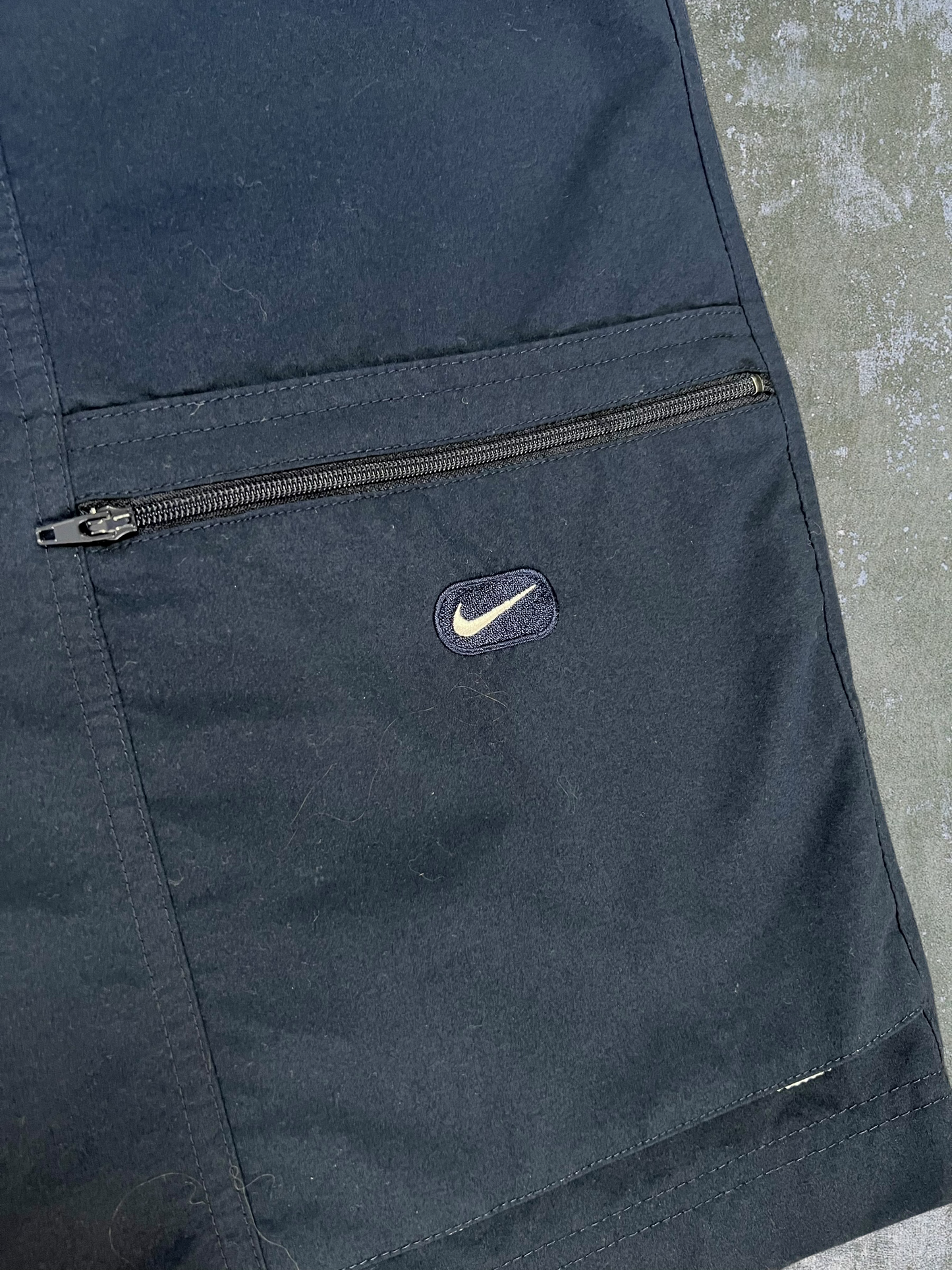Early-2000s Nike Woven Cargo Shorts (M)