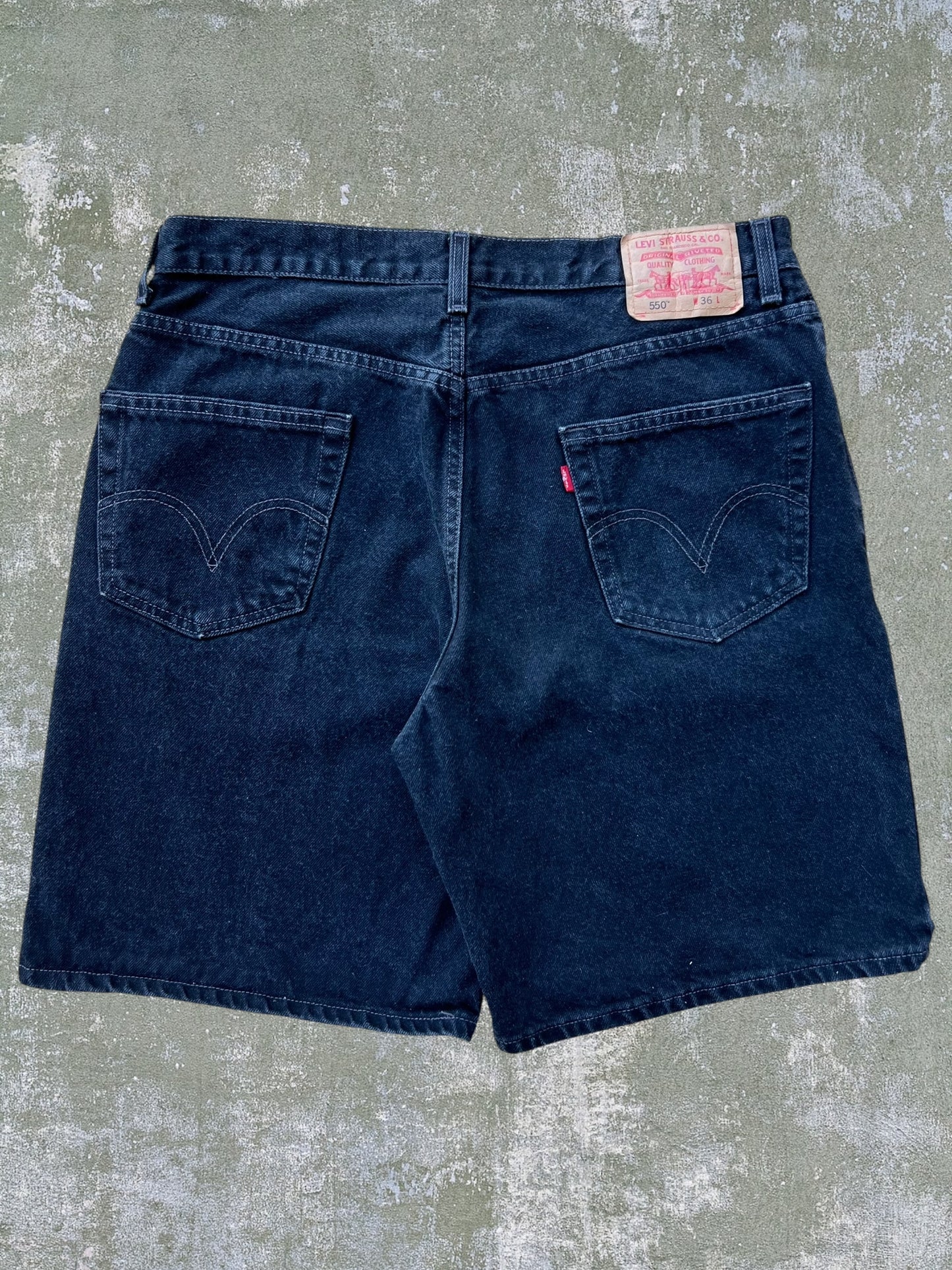 Early-2000s Levi’s 550 Jean Shorts (36)