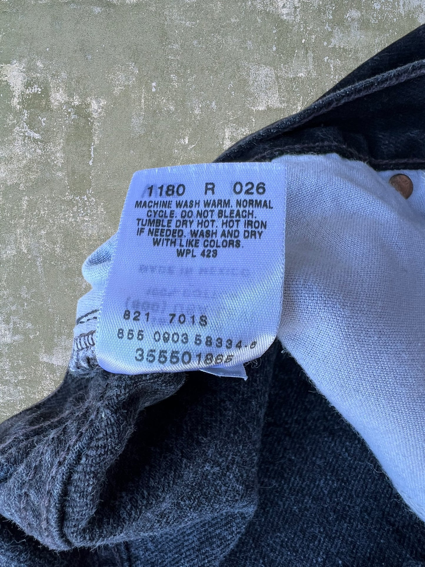 Early-2000s Levi’s 550 Jean Shorts (36)