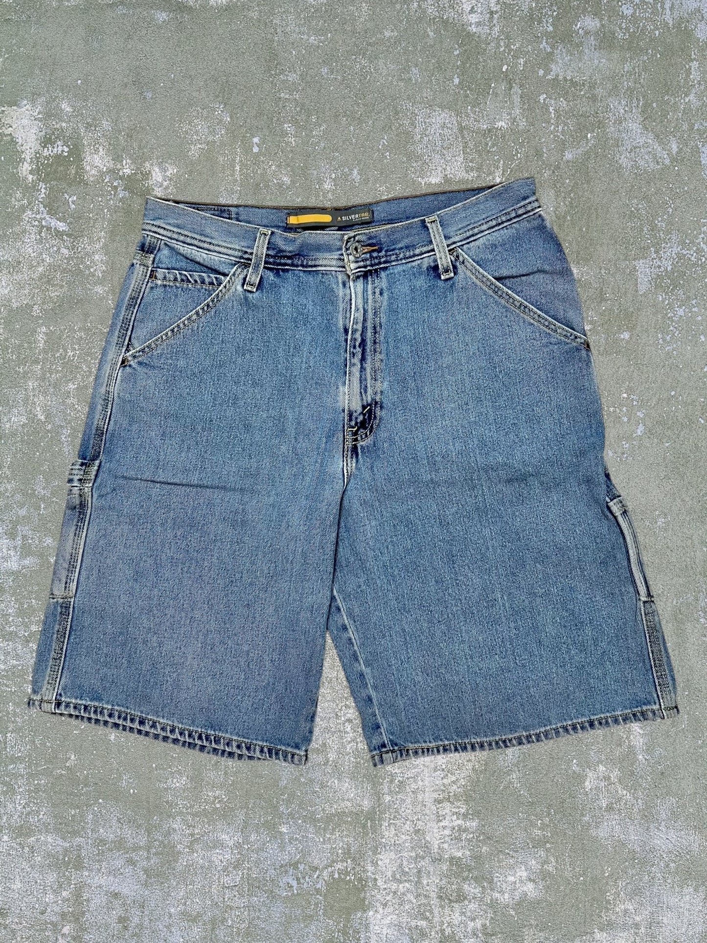 Early-2000s Levi’s Silver Tab Carpenter Jean Shorts (33)