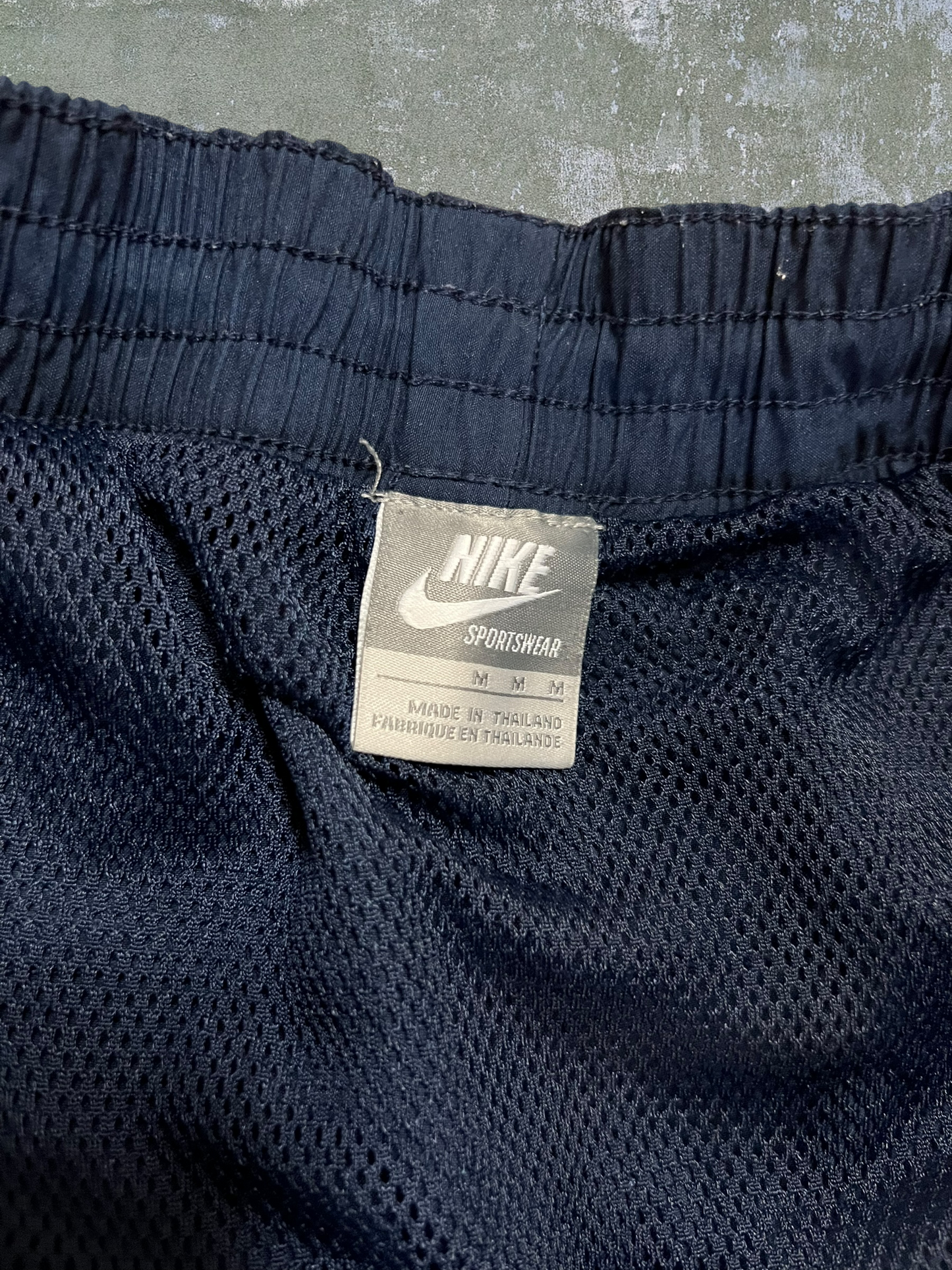 Early-2000s Nike Woven Cargo Shorts (M)