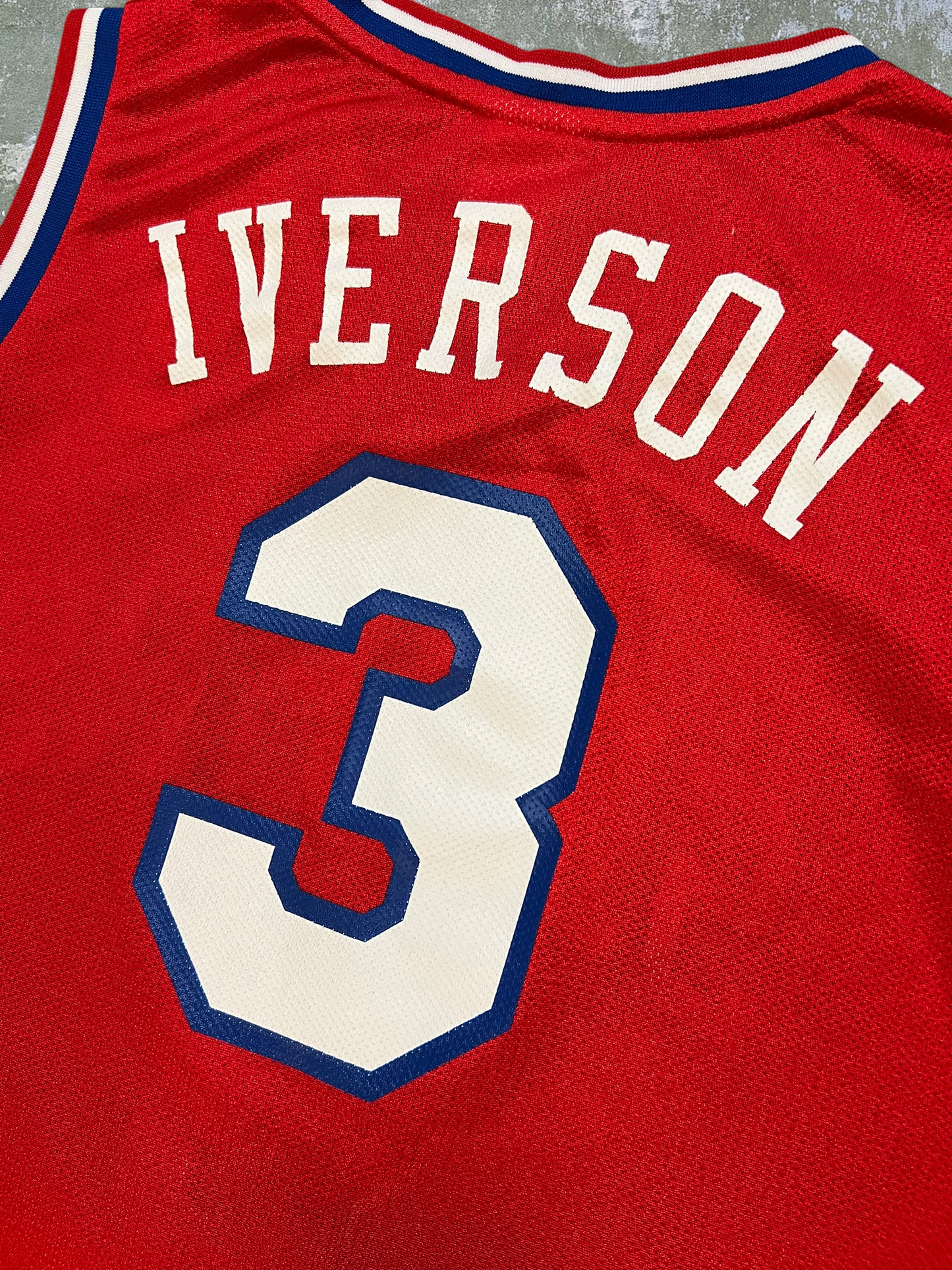 Early-2000s Reebok Allen Iverson Philadelphia 76ers Jersey (M)
