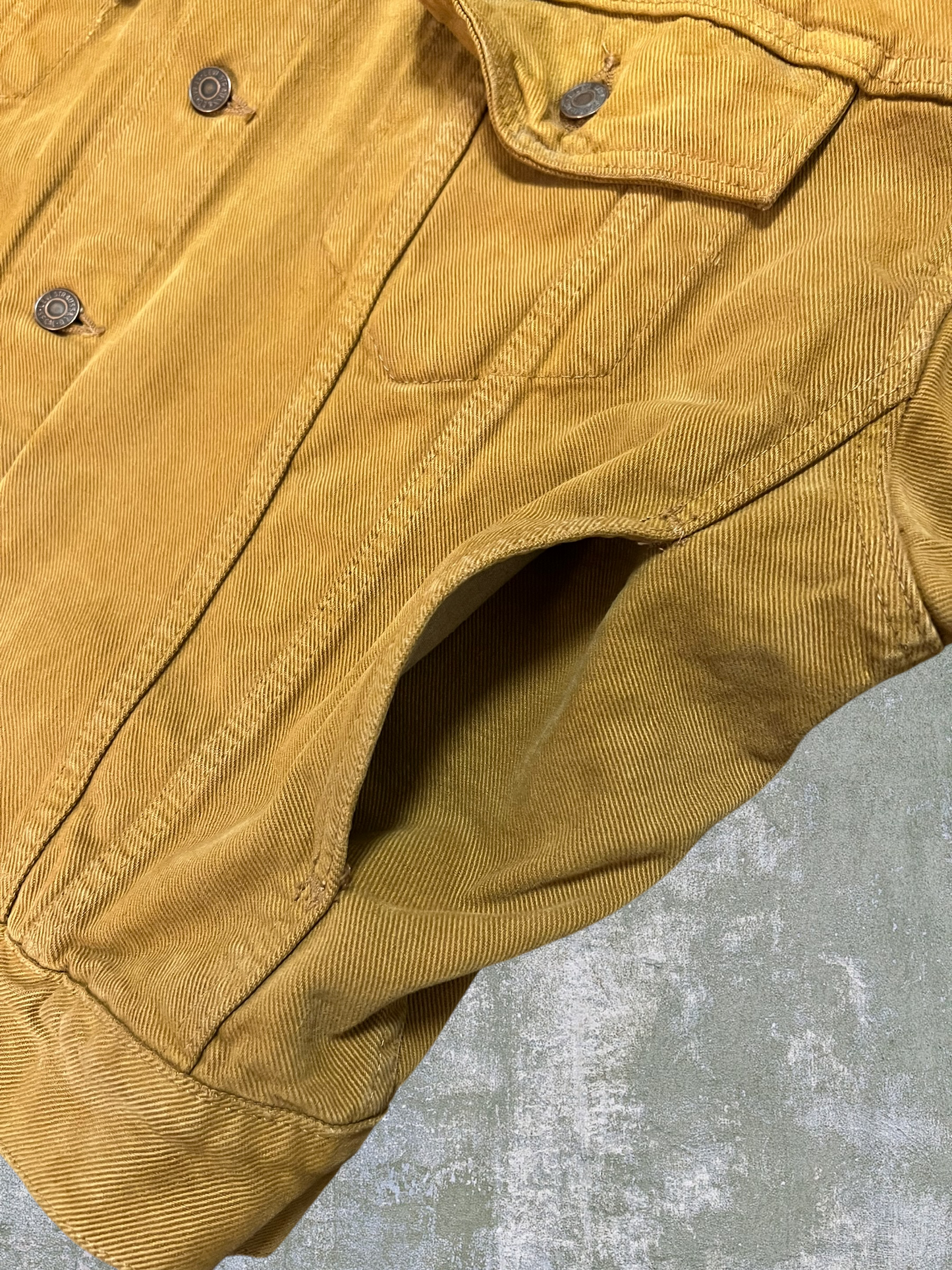 Early-90s Levi’s Denim Jacket (L)