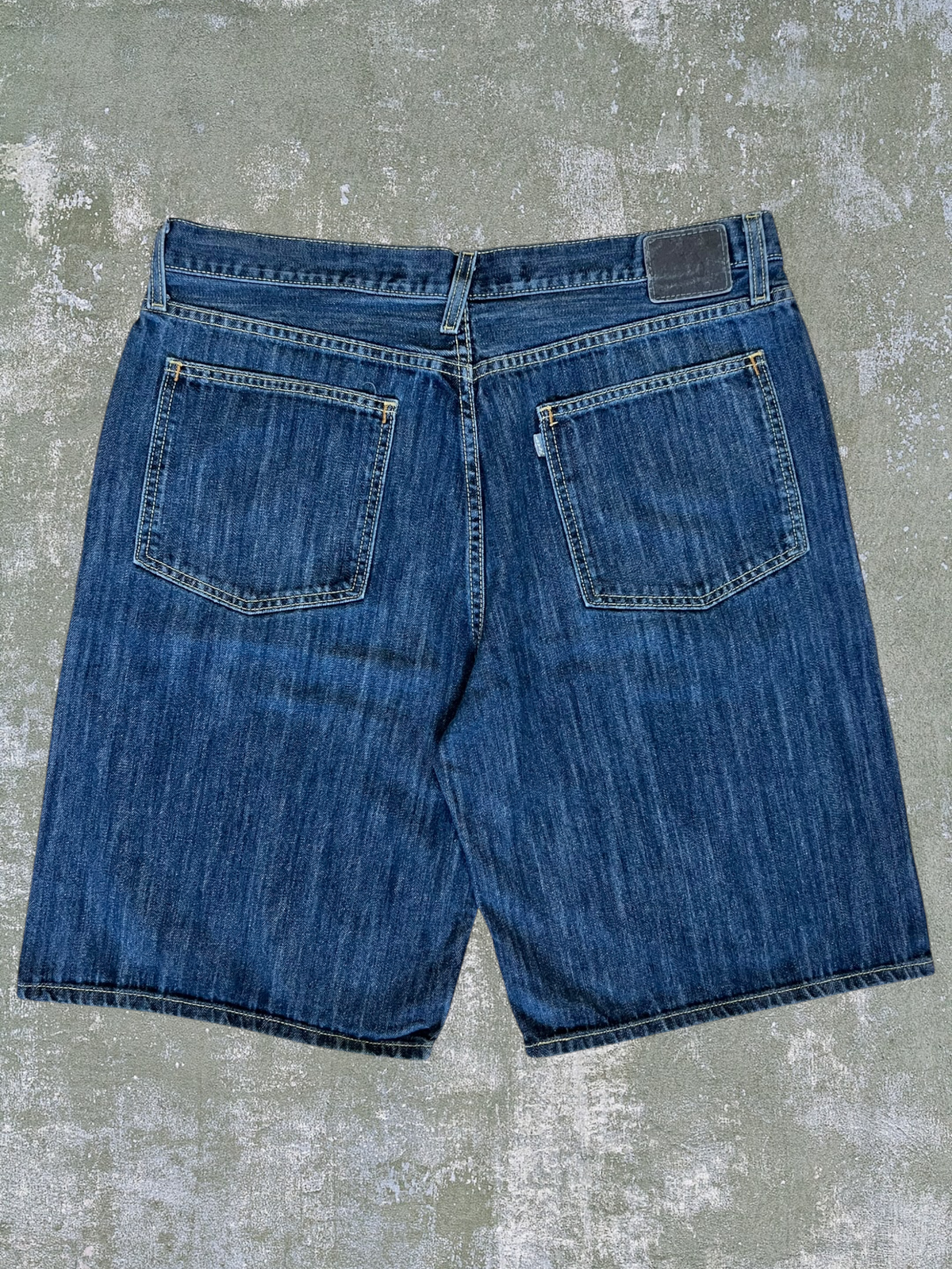 Early-2000s Levi’s Silver Tab Jean Shorts (38)