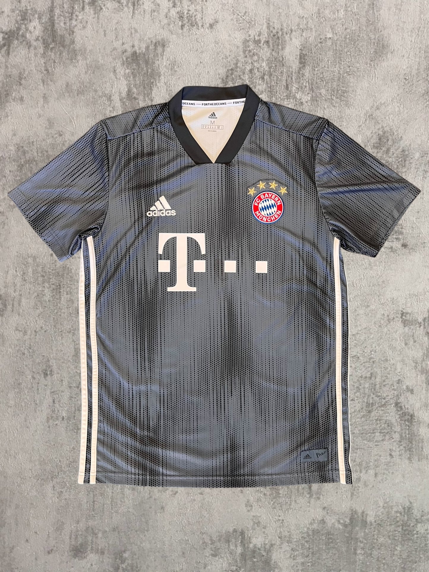 2018 Adidas FC Bayern Jersey (M)