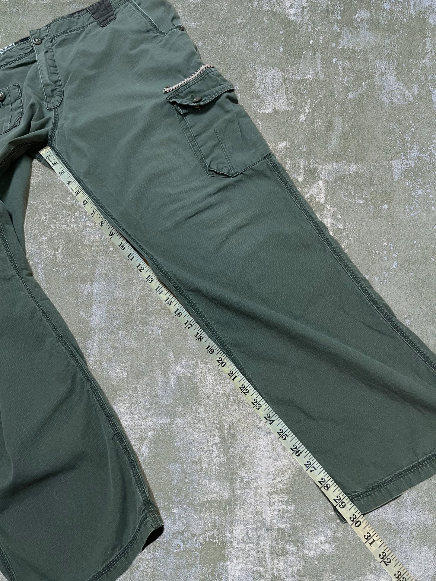 2000s Reef Cargo Pants (36)