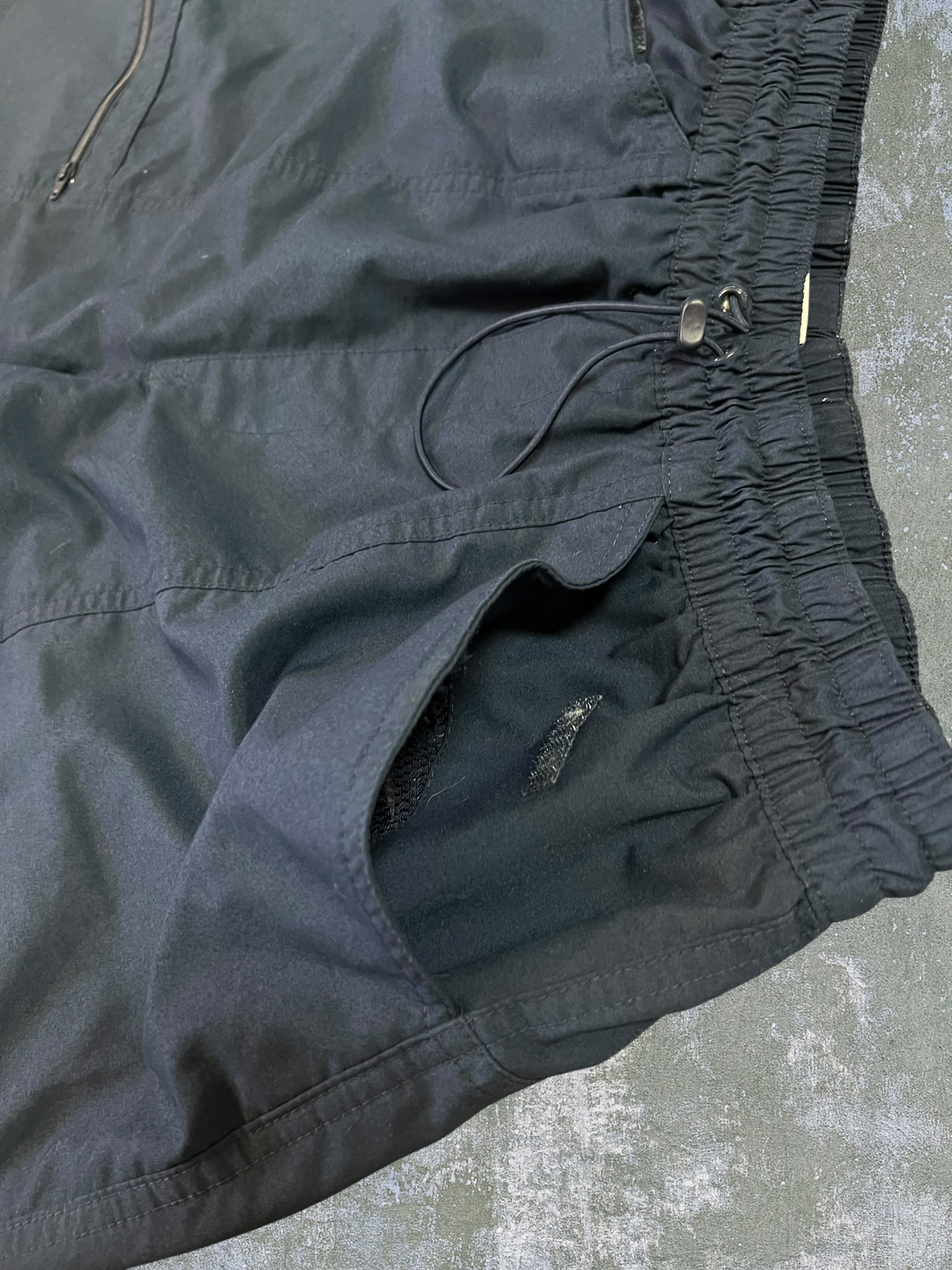 Early-2000s Nike Woven Cargo Shorts (M)
