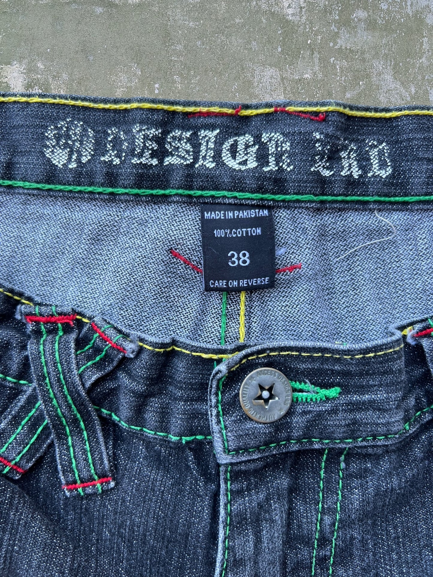Early-2000s Design Lab Jean Shorts (38)