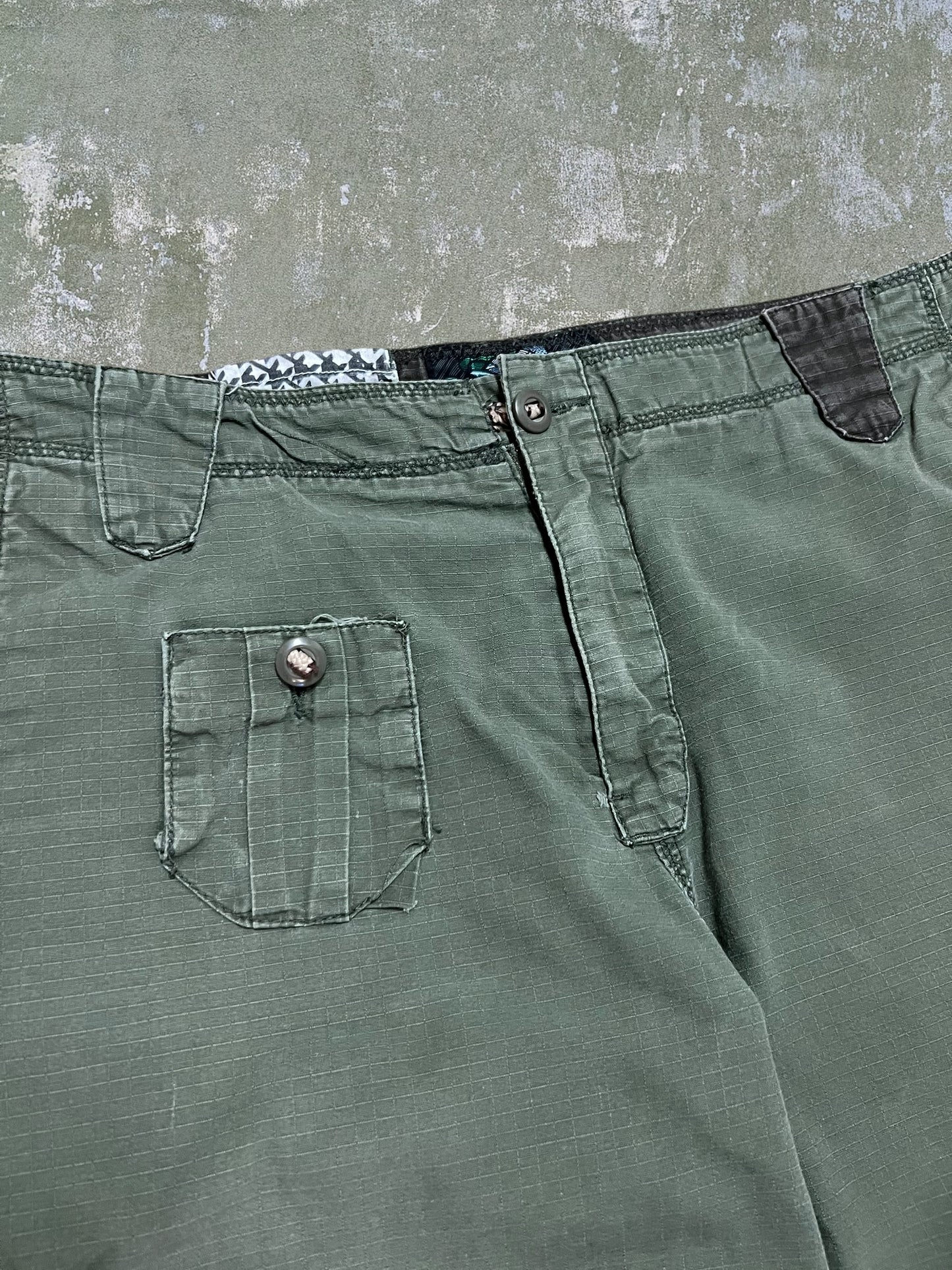 2000s Reef Cargo Pants (36)