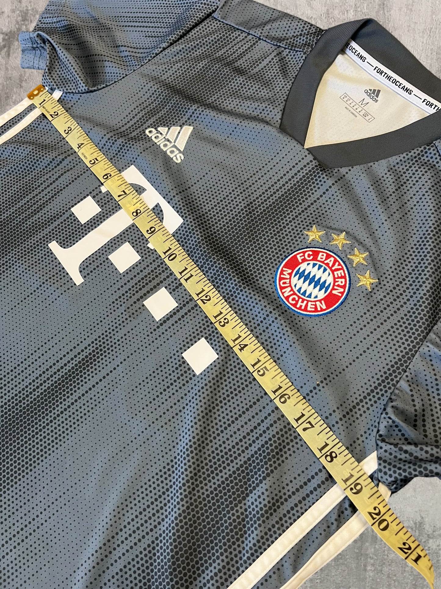 2018 Adidas FC Bayern Jersey (M)