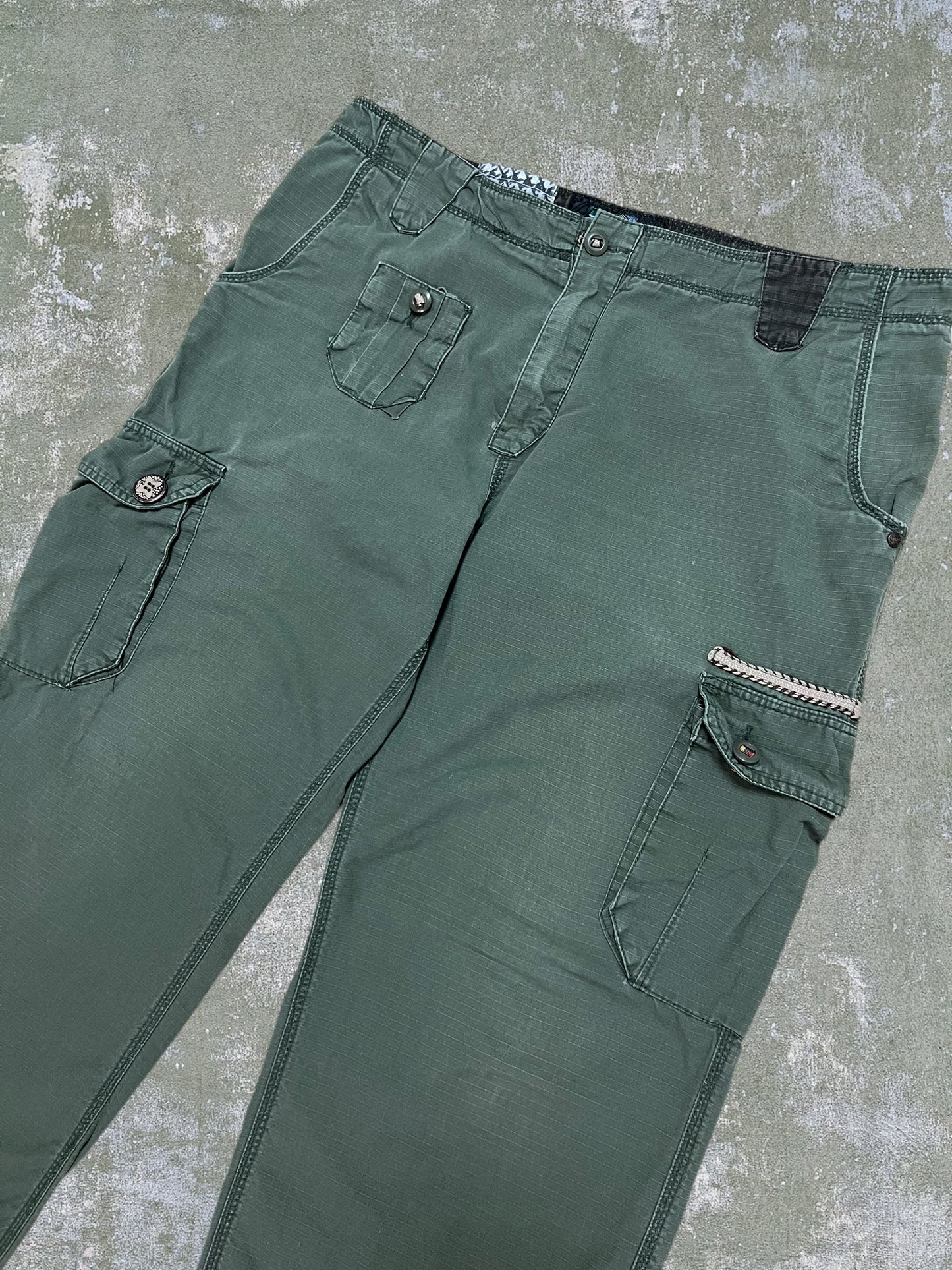 2000s Reef Cargo Pants (36)