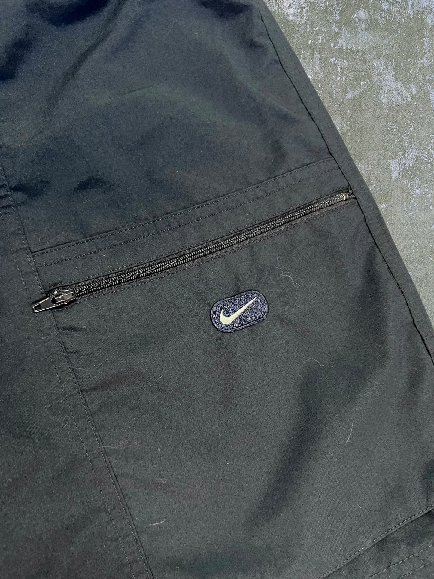Early-2000s Nike Woven Cargo Shorts (M)