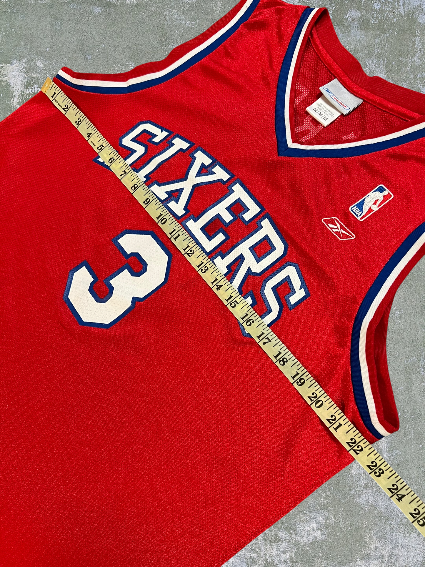 Early-2000s Reebok Allen Iverson Philadelphia 76ers Jersey (M)