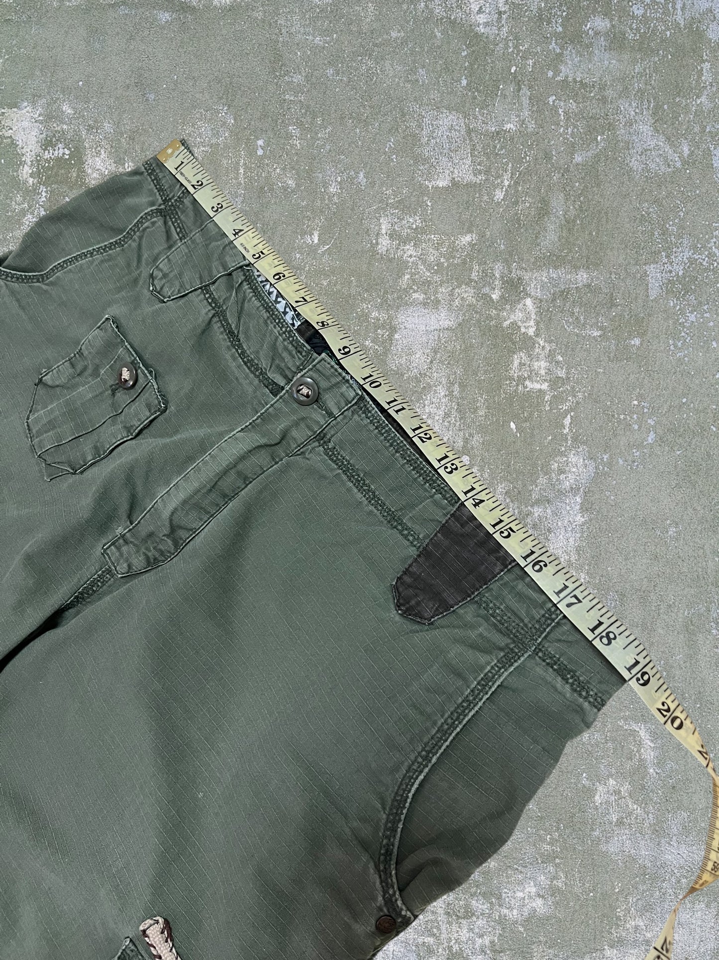 2000s Reef Cargo Pants (36)