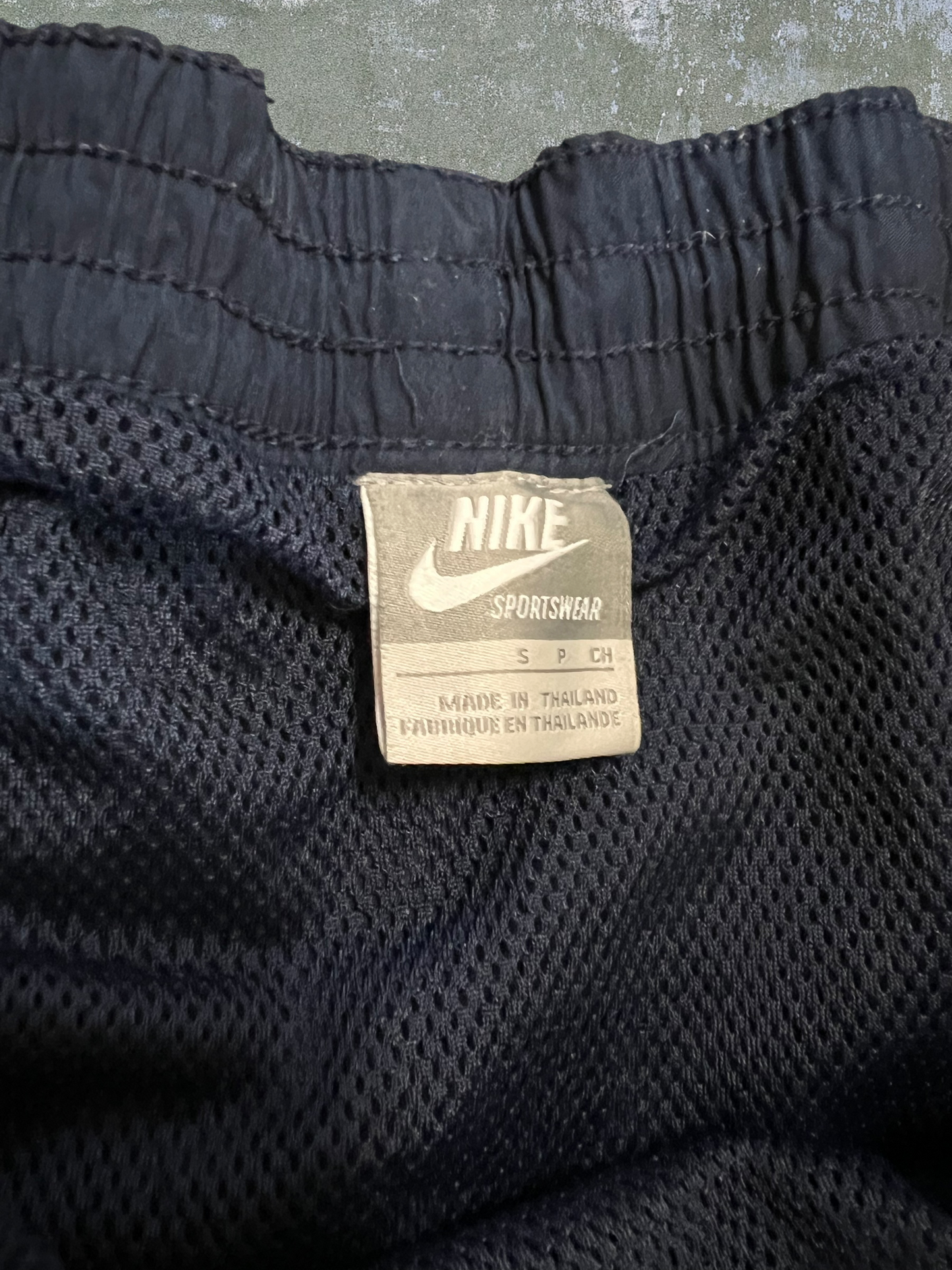 Early-2000s Nike Woven Cargo Shorts (M)