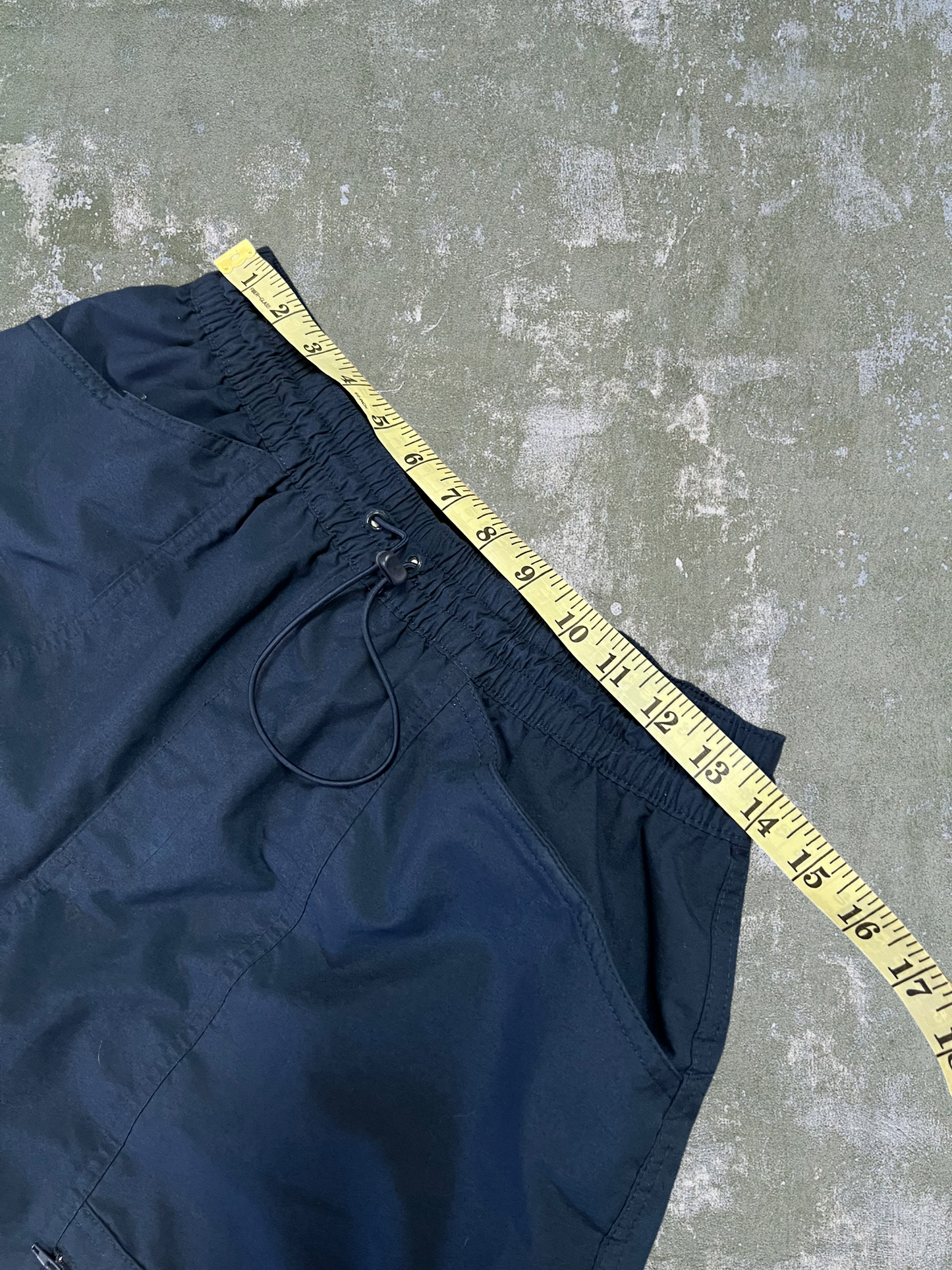 Early-2000s Nike Woven Cargo Shorts (M)