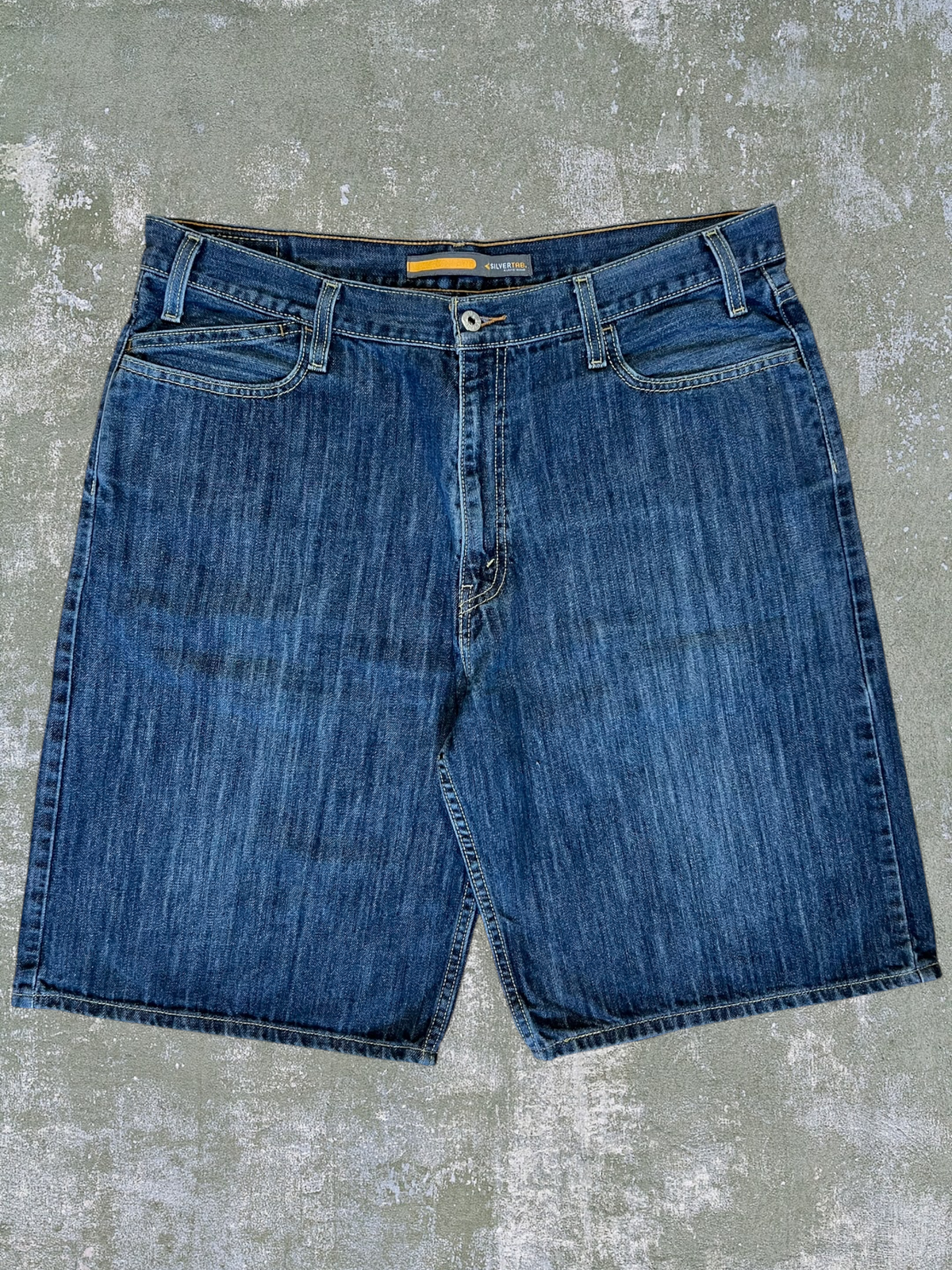 Early-2000s Levi’s Silver Tab Jean Shorts (38)