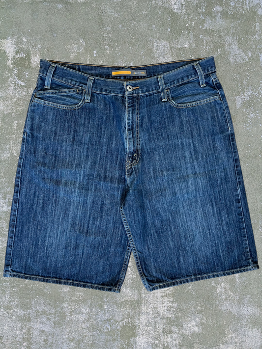 Early-2000s Levi’s Silver Tab Jean Shorts (38)