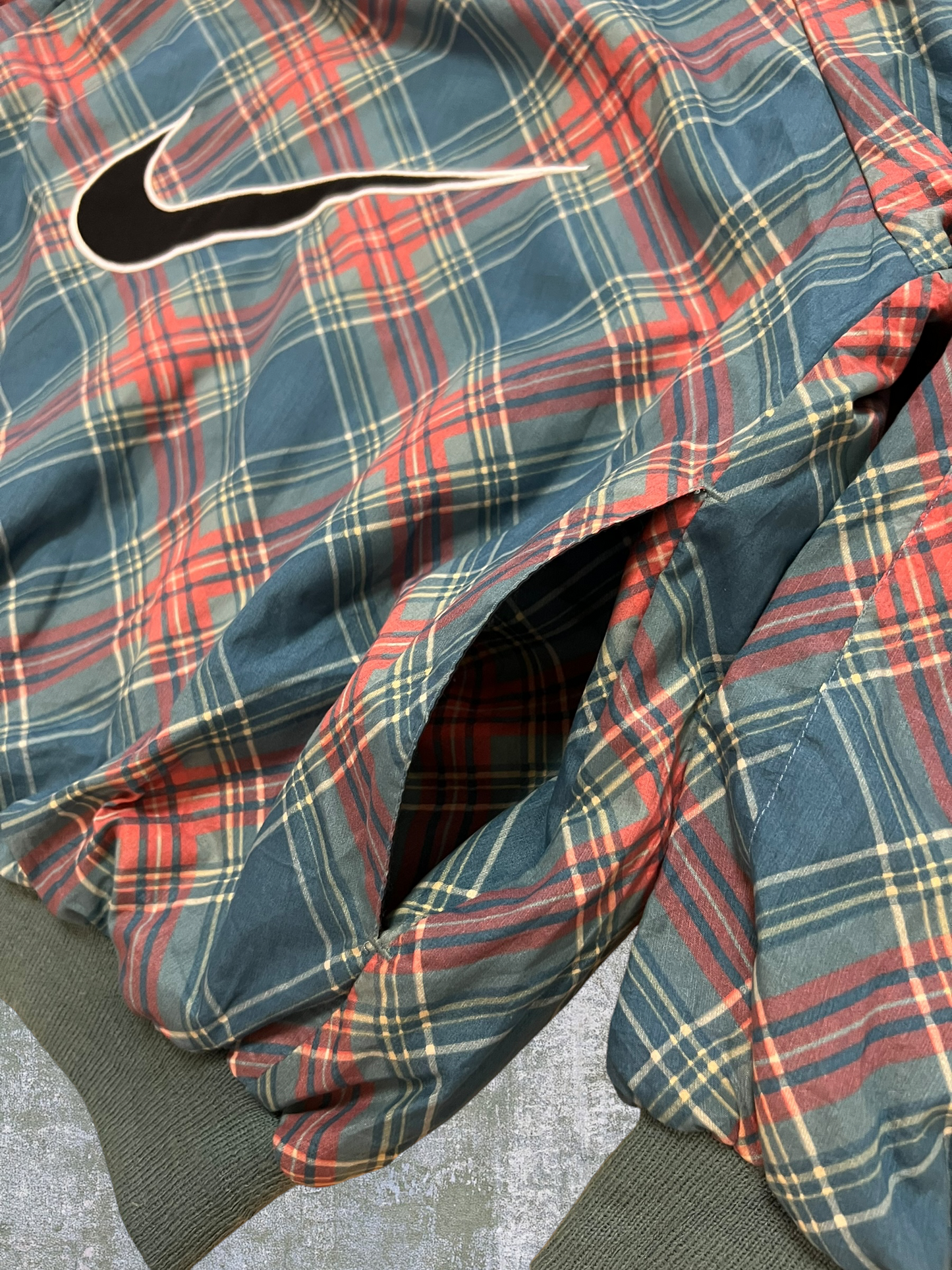 ‘90s Nike Pullover Windbreaker (Youth L)