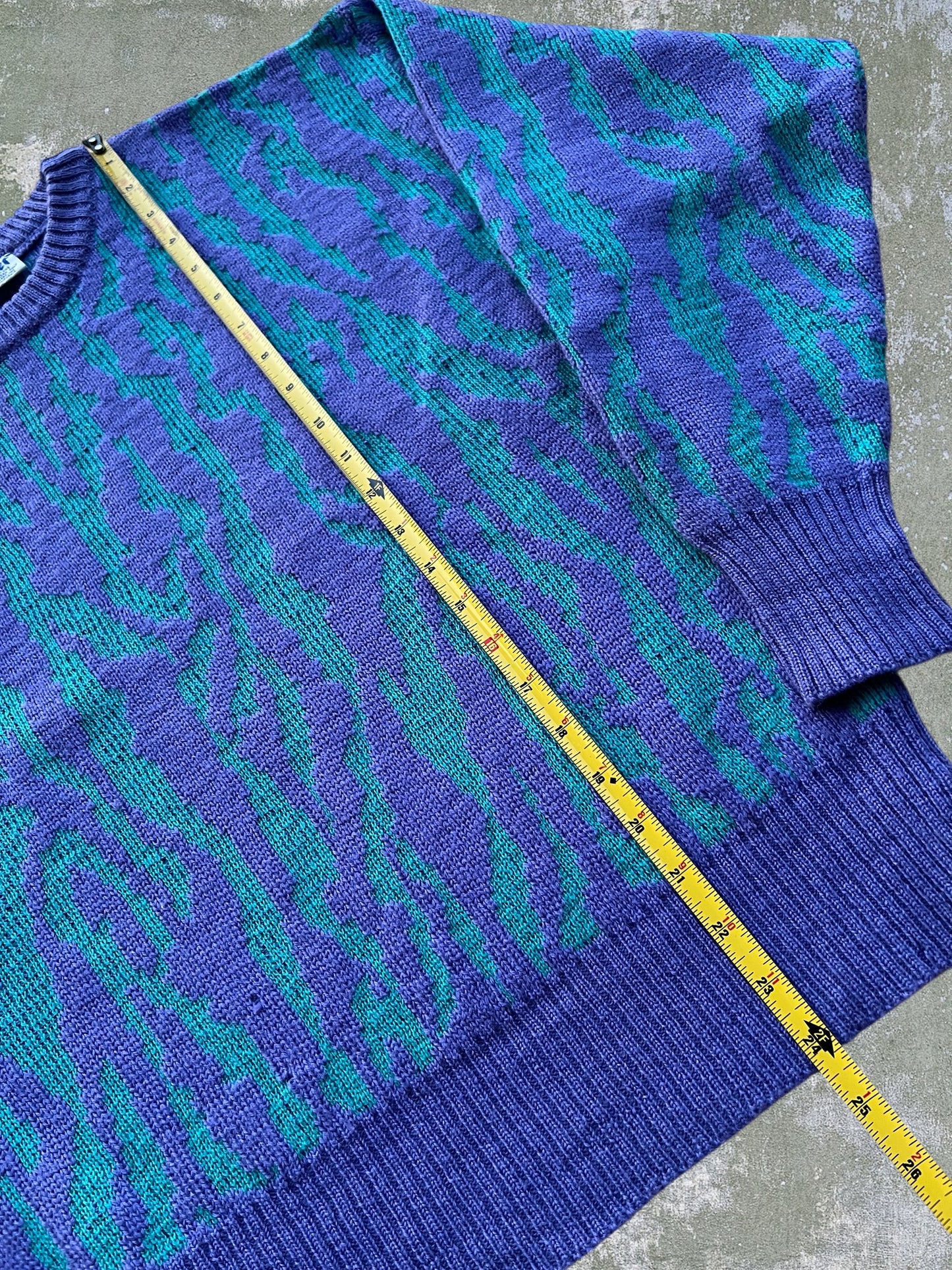 Vintage Patterned Wool Sweater (M)