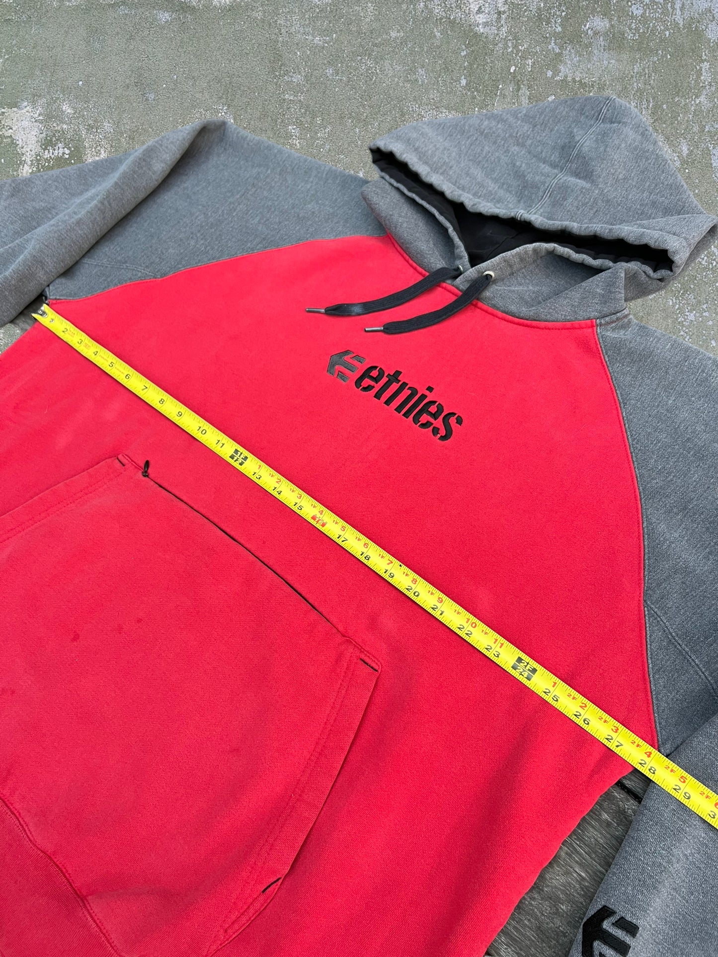 2000s Etnies Hoodie (XL)