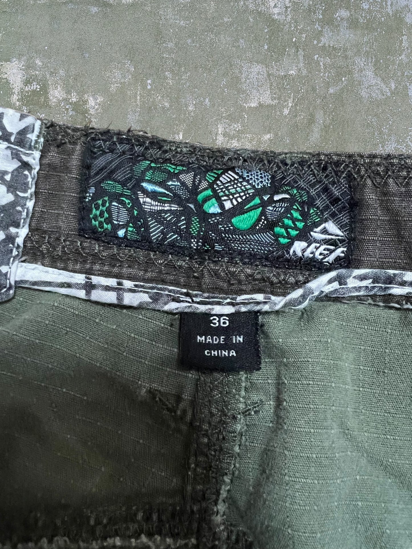 2000s Reef Cargo Pants (36)