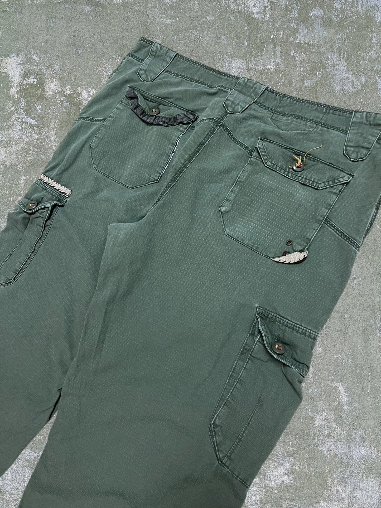 2000s Reef Cargo Pants (36)