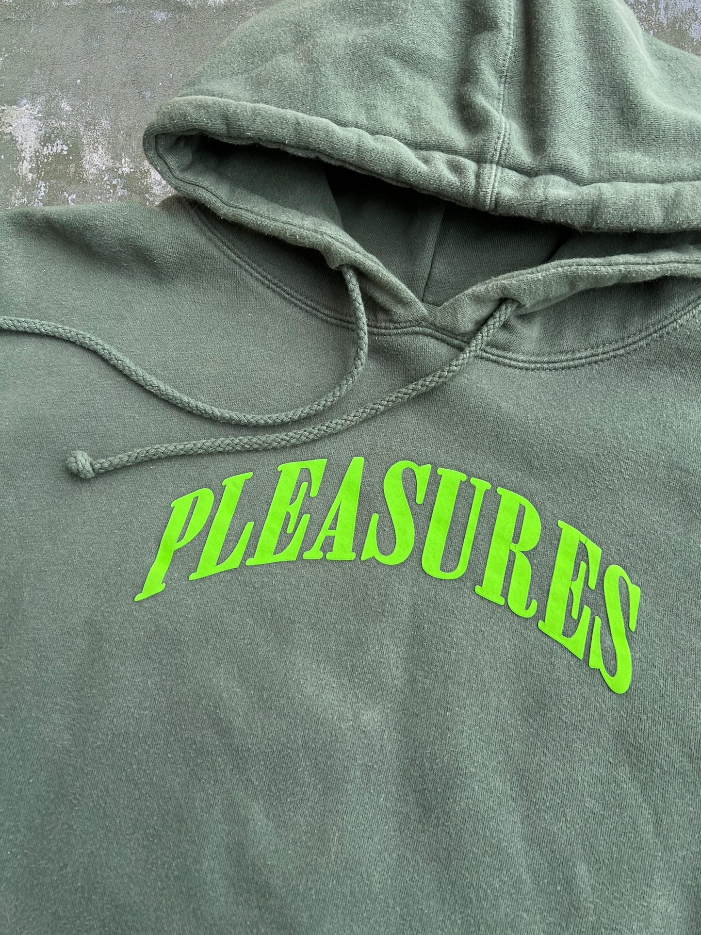 Pleasures Hoodie (L)