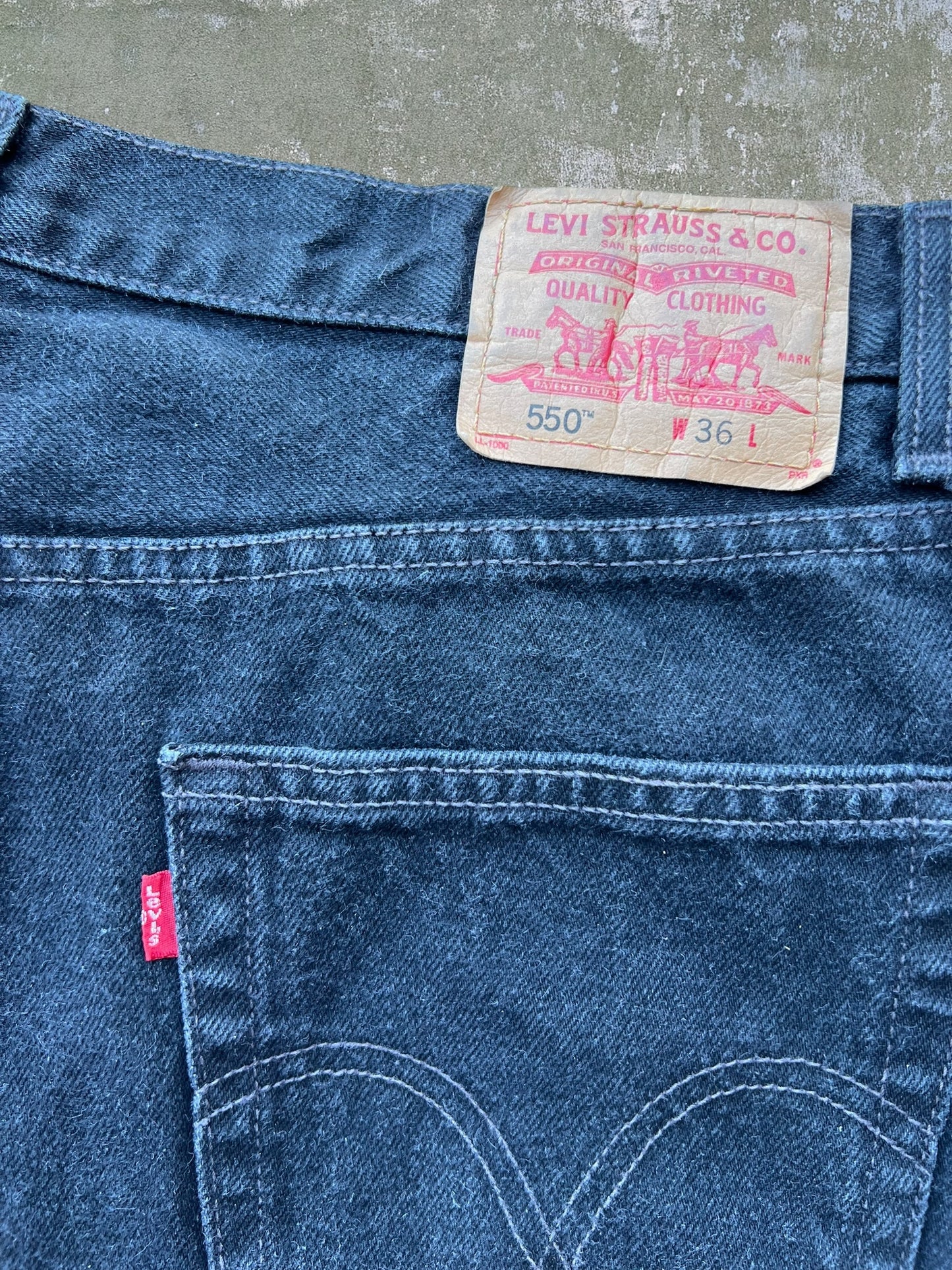 Early-2000s Levi’s 550 Jean Shorts (36)