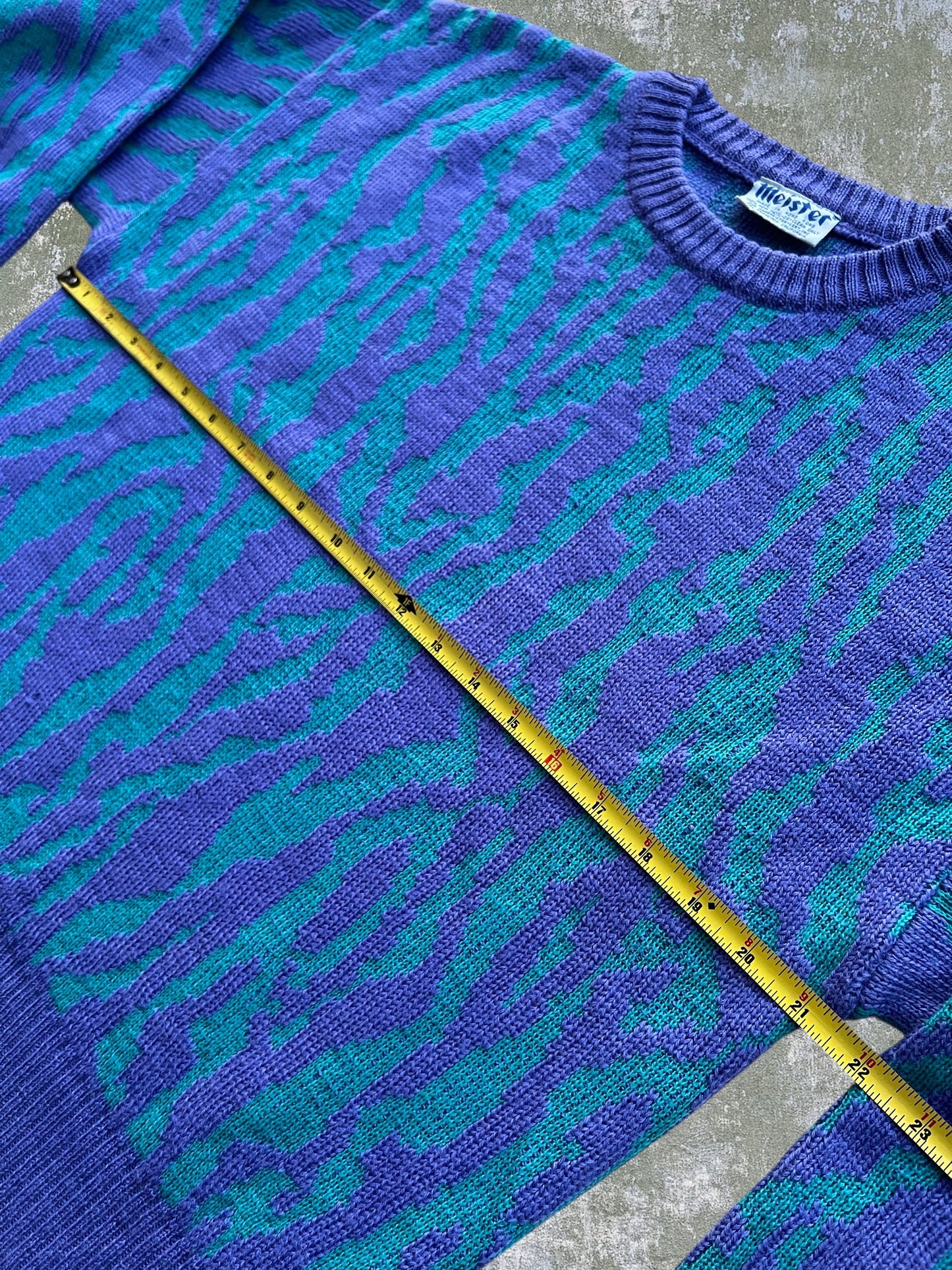 Vintage Patterned Wool Sweater (M)