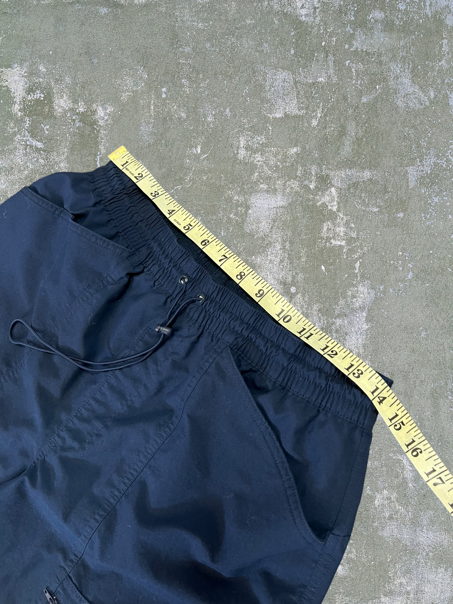 Early-2000s Nike Woven Cargo Shorts (M)