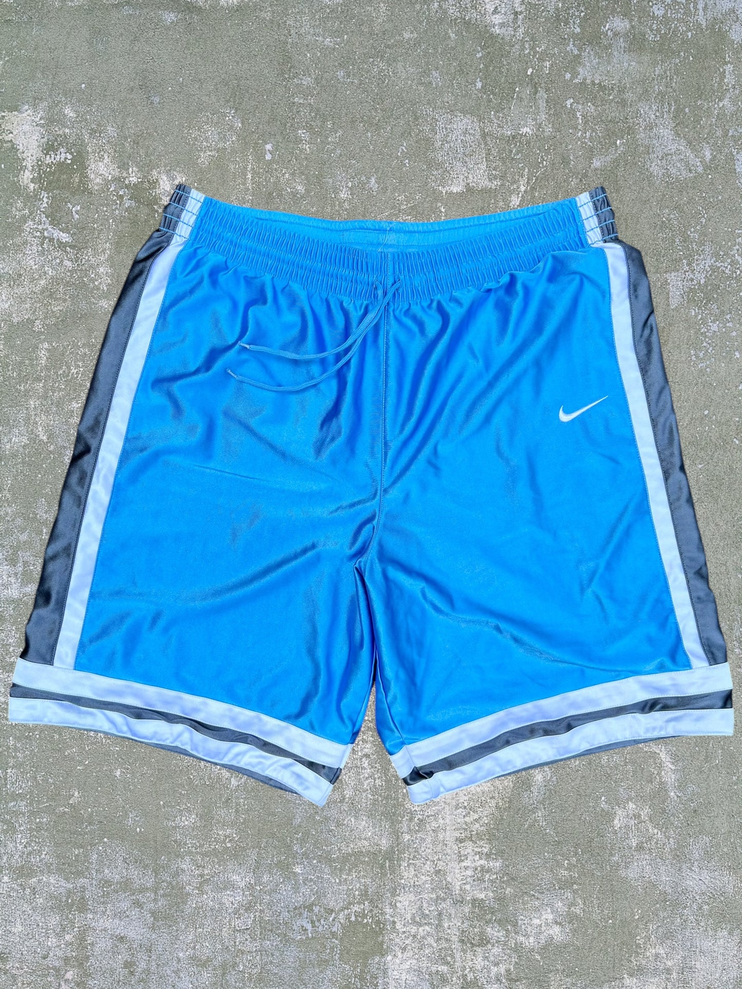 Early-2000s Nike Basketball Shorts (L)