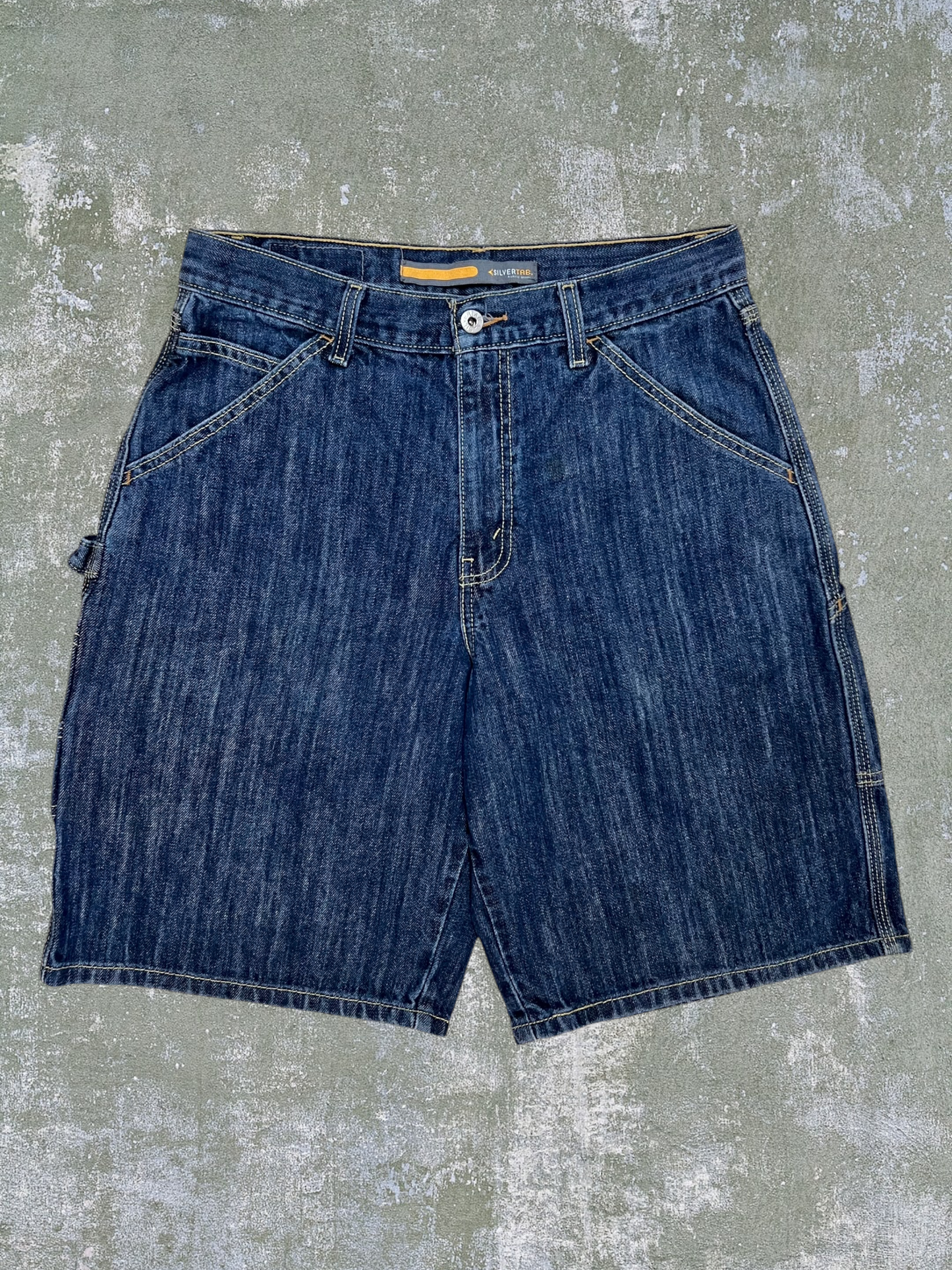 Early-2000s Levi’s Silver Tab Carpenter Jean Shorts (31)