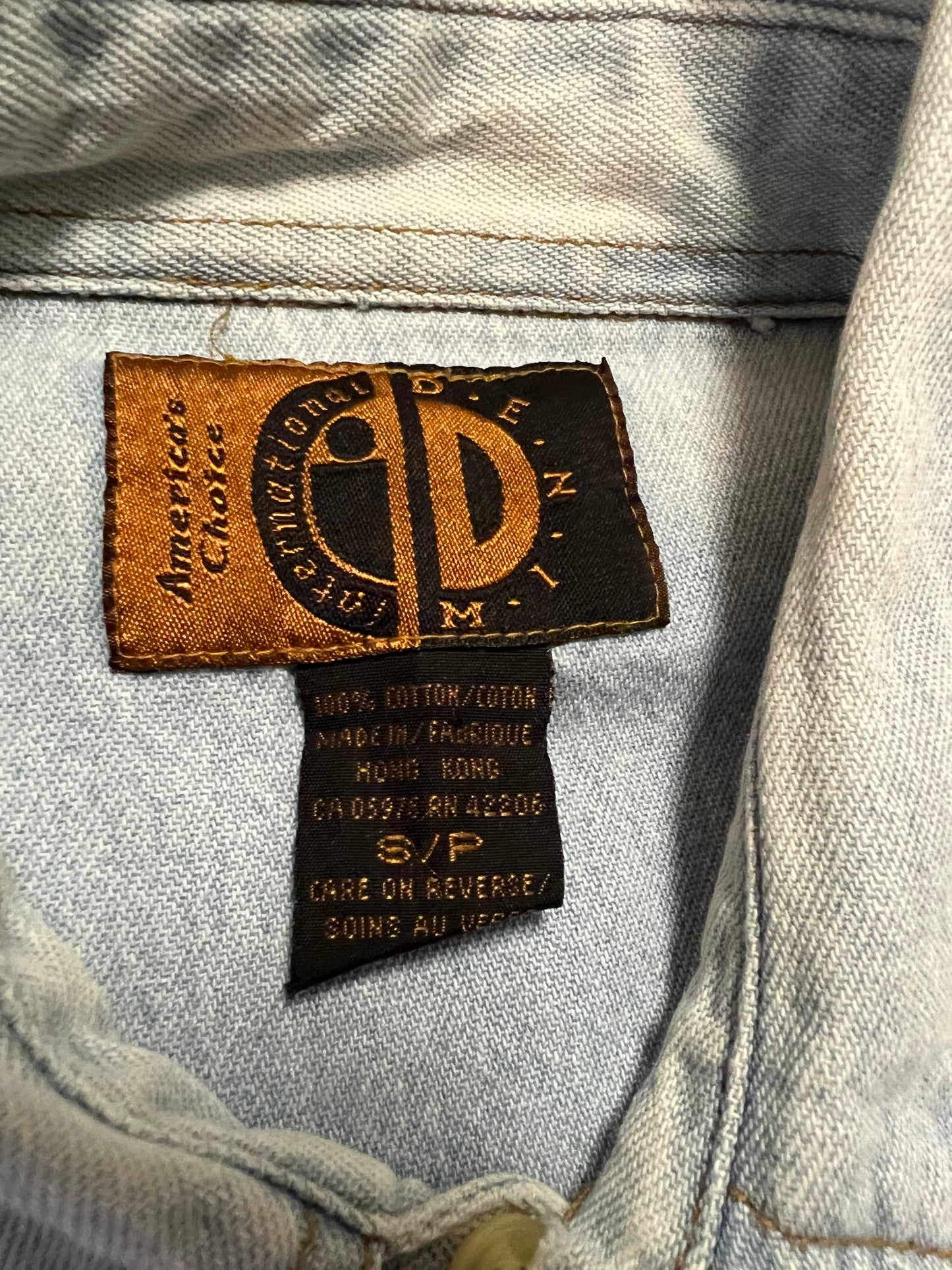 ‘90s Wolf Denim Shirt (M)