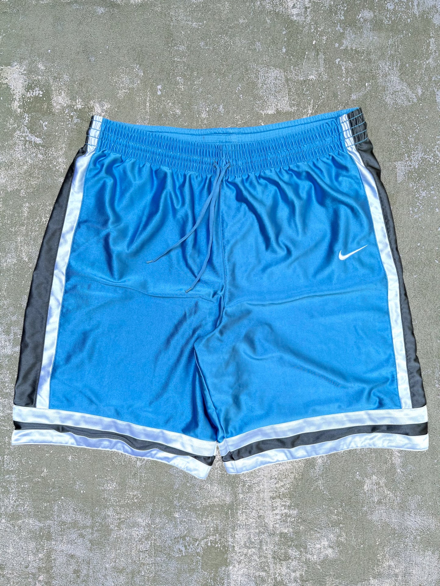 Early-2000s Nike Basketball Shorts (L)