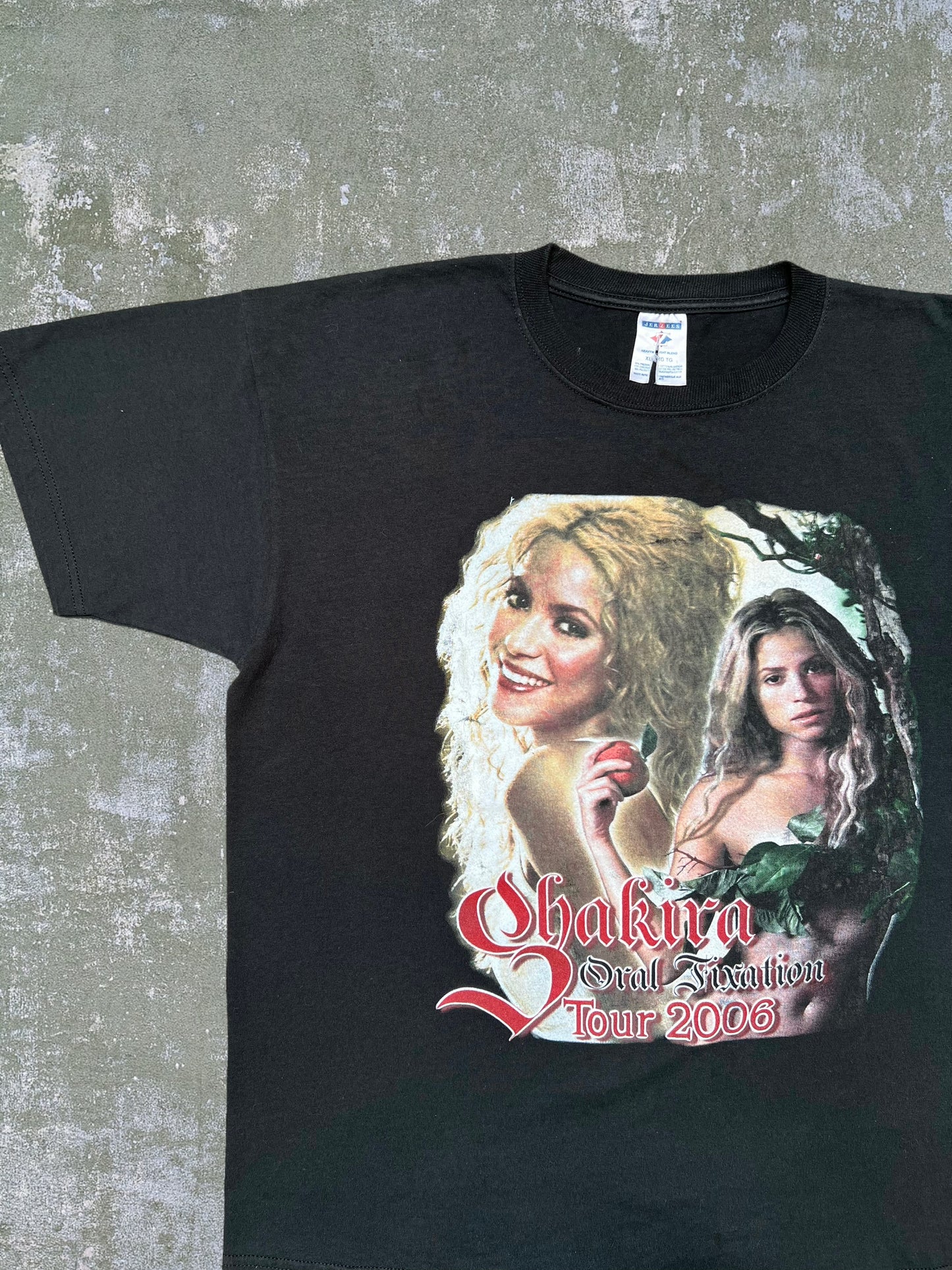 2006 Shakira/Wyclef Jean Oral Fixation Tour Tee (XL)