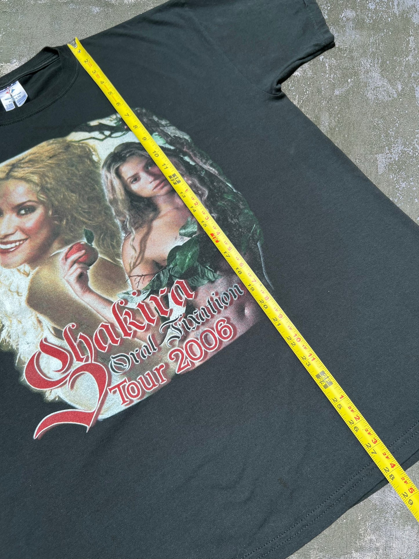 2006 Shakira/Wyclef Jean Oral Fixation Tour Tee (XL)